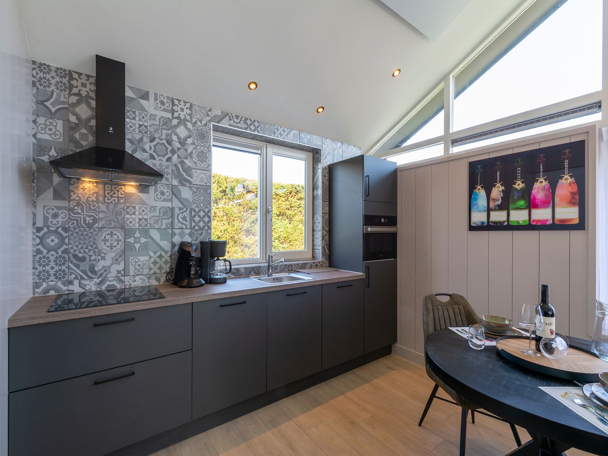 De keuken van Wellness Villa Azure in Julianadorp