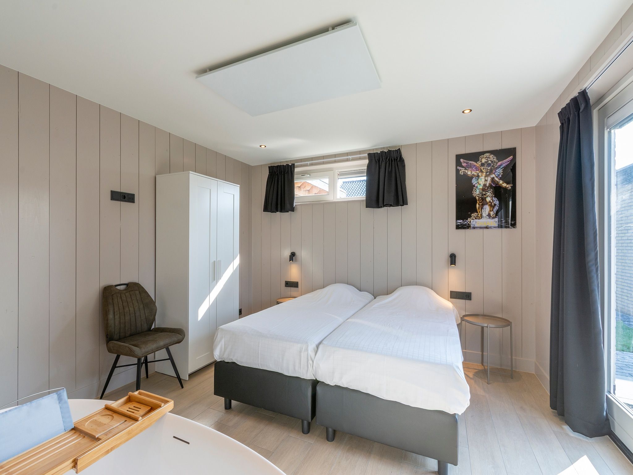 Een slaapkamer van Wellness Villa Azure in Julianadorp