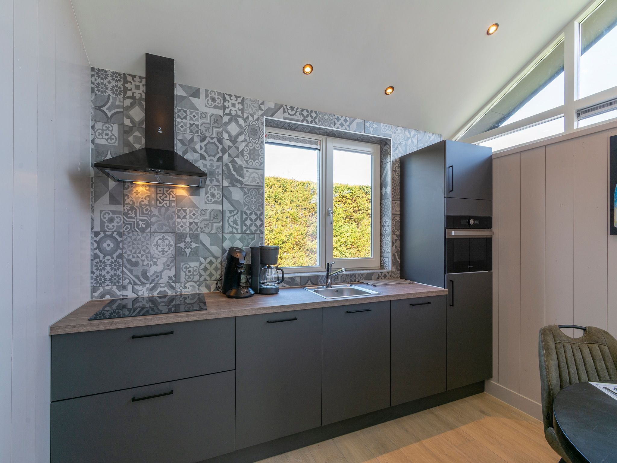 De keuken van Wellness Villa Azure in Julianadorp