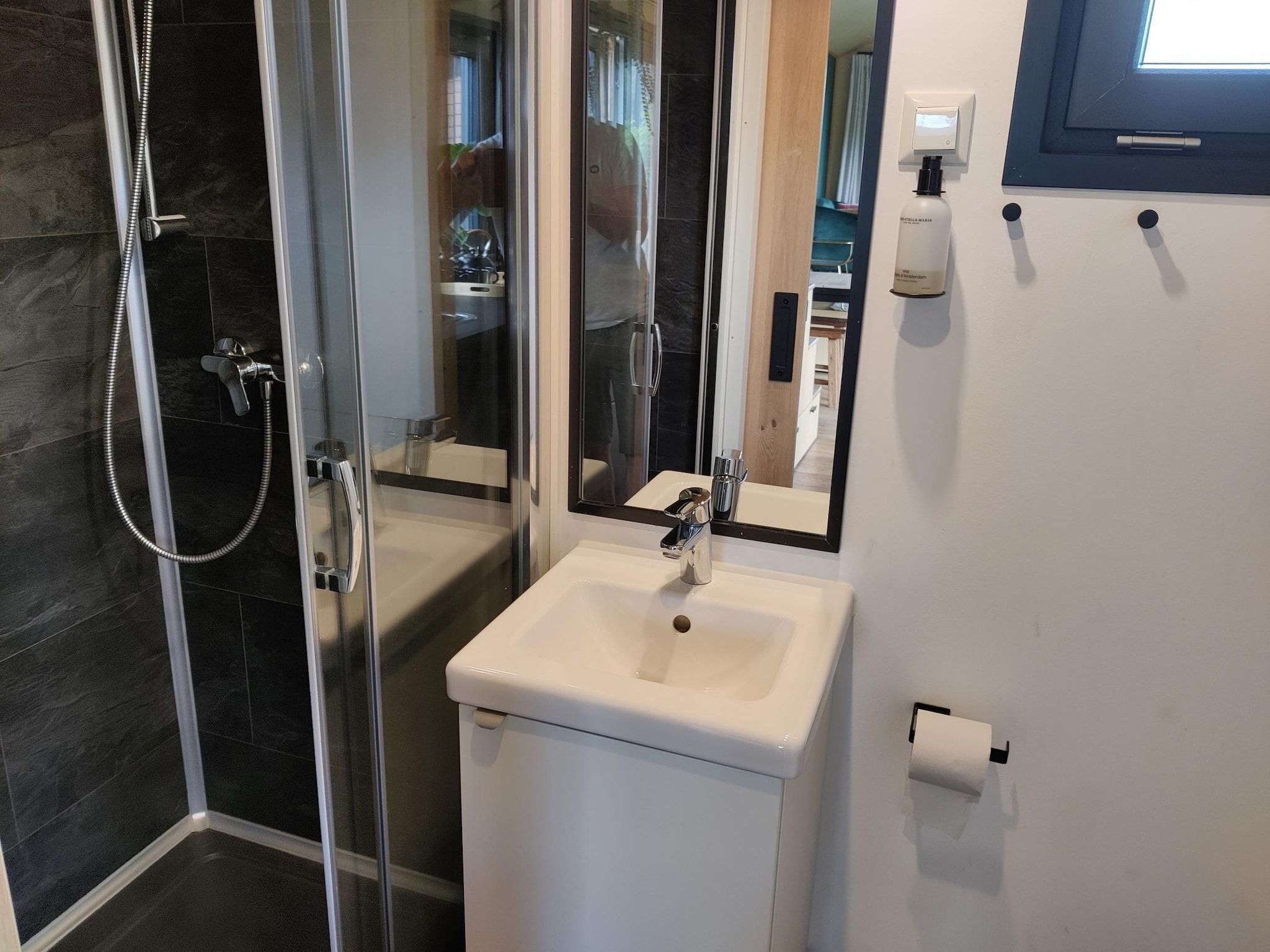 De badkamer van Tiny house voor 2  2 personen in Scherpenzeel