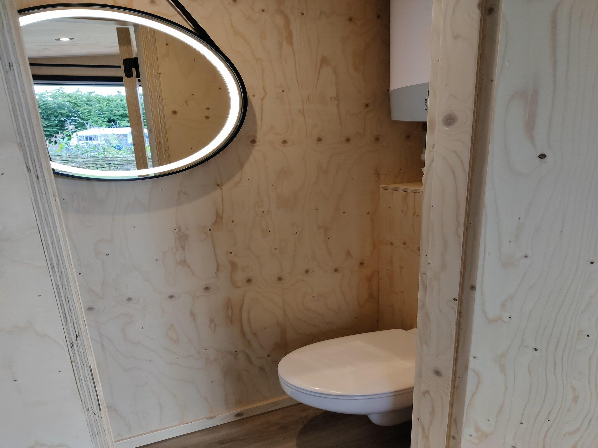 De badkamer van Wetland Cabin 2 persoons (op Boetiekpark de Kas, Scherpenzeel, Friesland) in Scherpenzeel