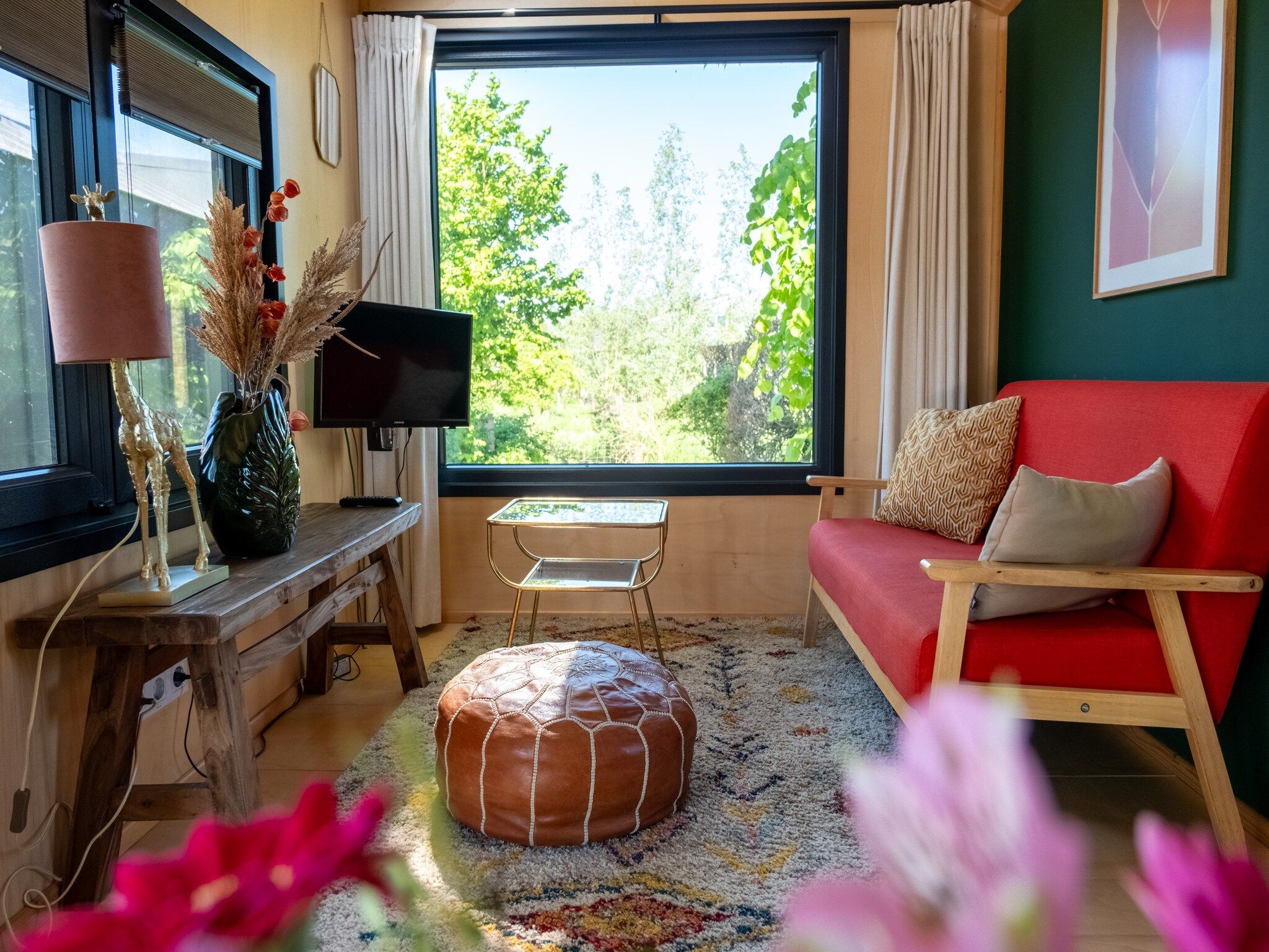 De woonkamer van Groepsaccommodatie voor 20 personen + 5 Tiny Greenhouses voor 2 tot 4 personen in Scherpenzeel (FR)