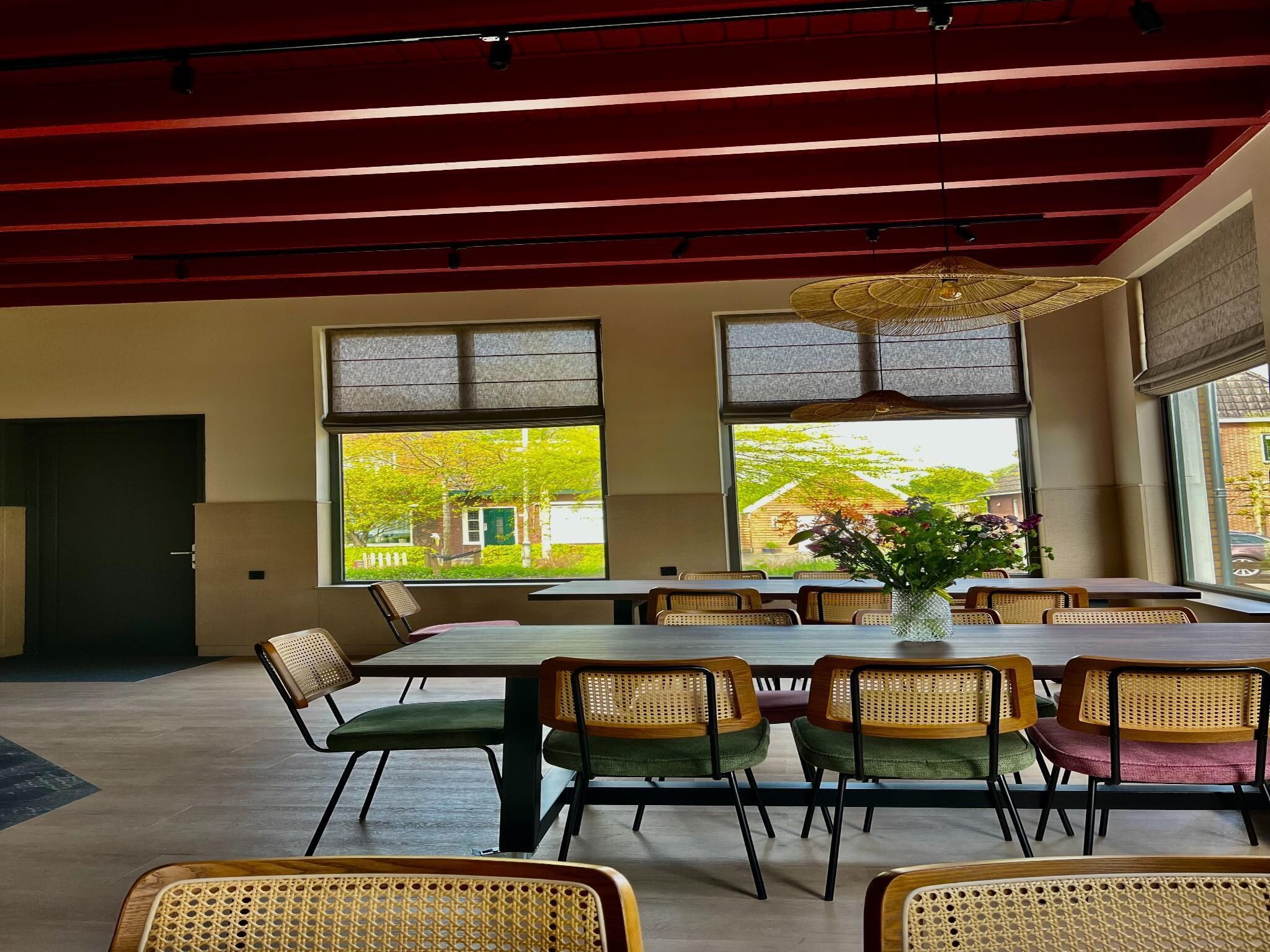 De eetkamer van Groepsaccommodatie met 10 luxe tweepersoons kamers in Scherpenzeel