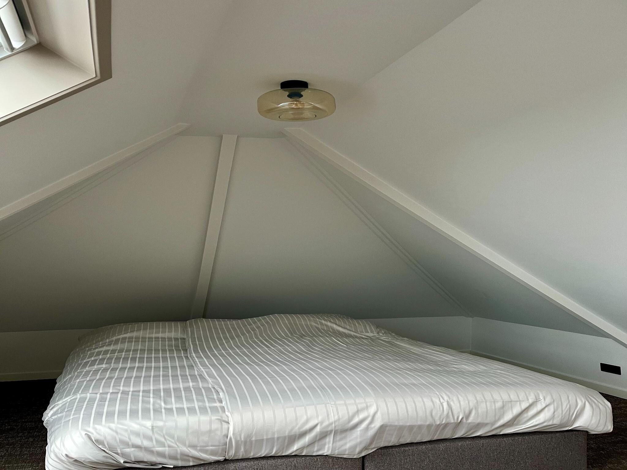 Een slaapkamer van Groepsaccommodatie met 10 luxe tweepersoons kamers in Scherpenzeel