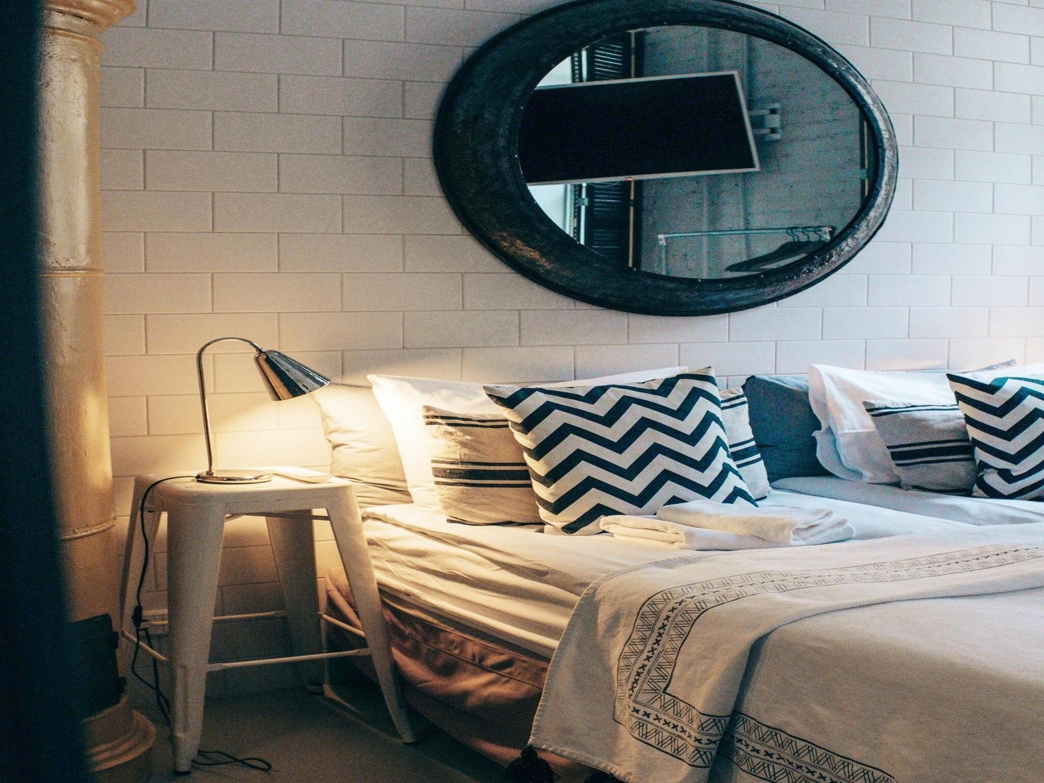 Een slaapkamer van Groepsaccommodatie met 10 luxe tweepersoons kamers in Scherpenzeel