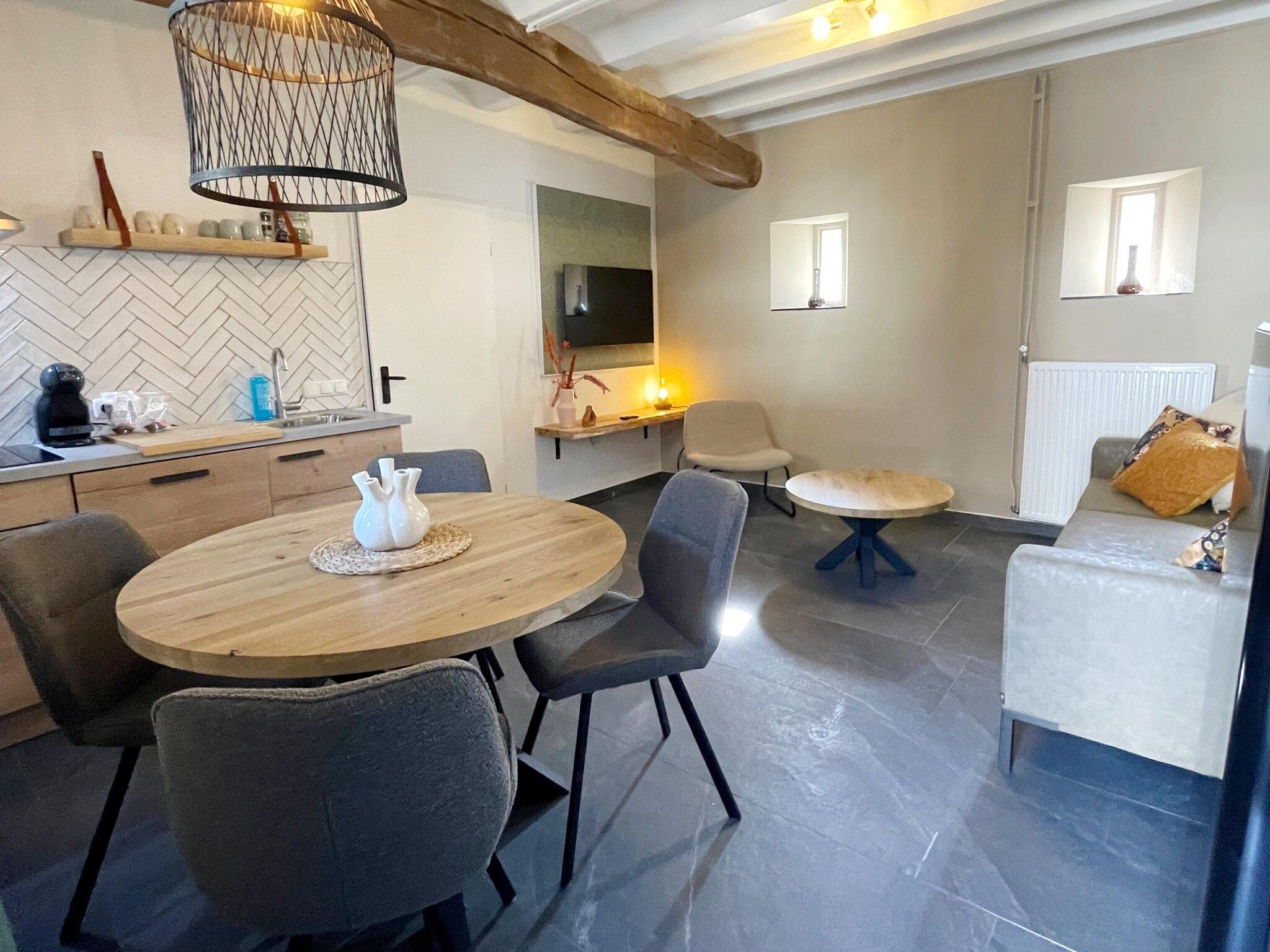 De eetkamer van Valleyview Cottages - NR18 in Voerendaal