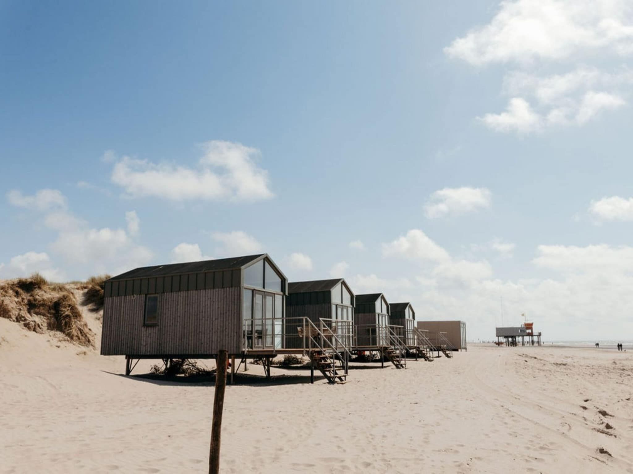 De buitenkant van Zeehut Petten in Petten