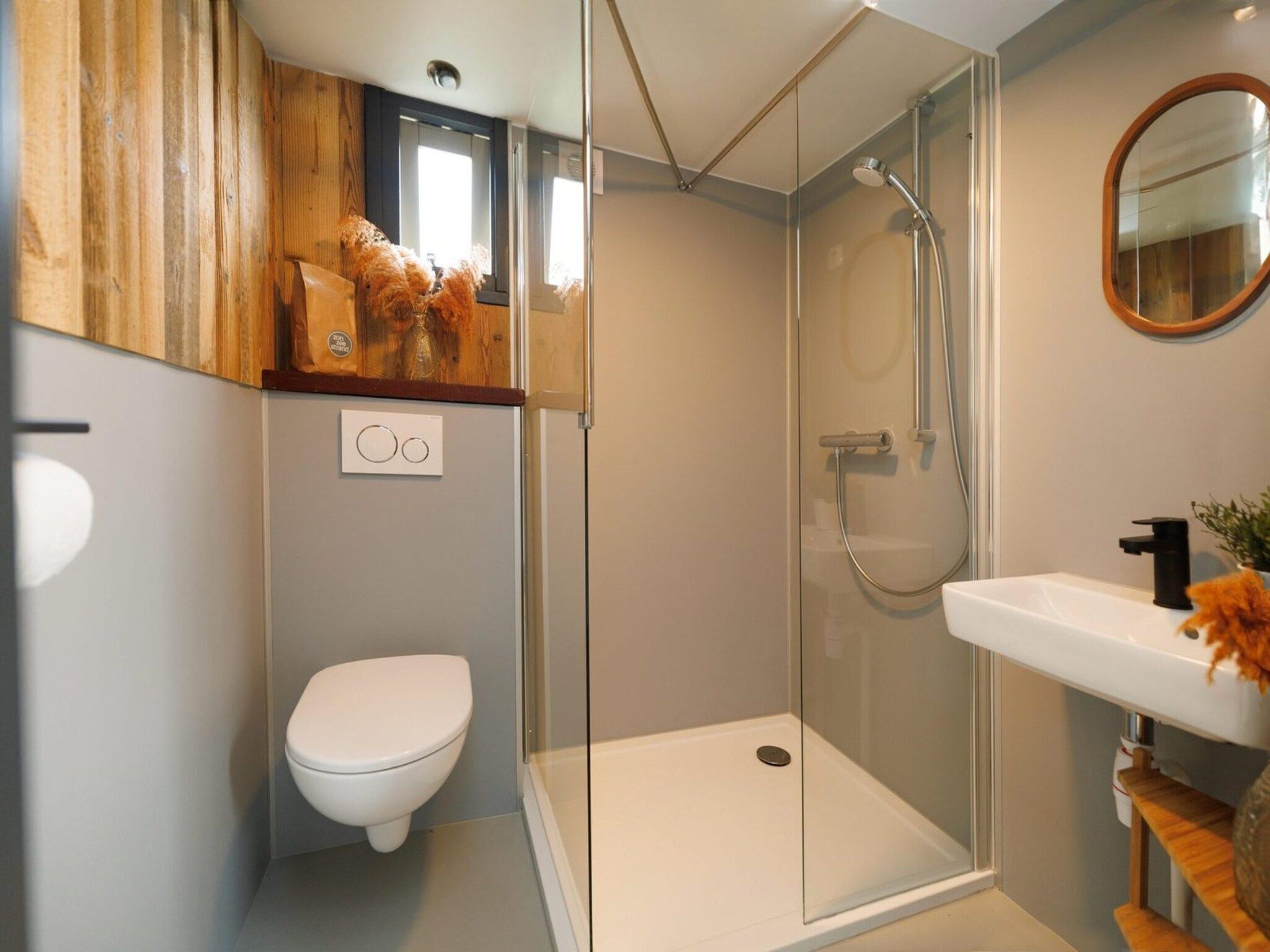 De badkamer van Zeehut Petten in Petten