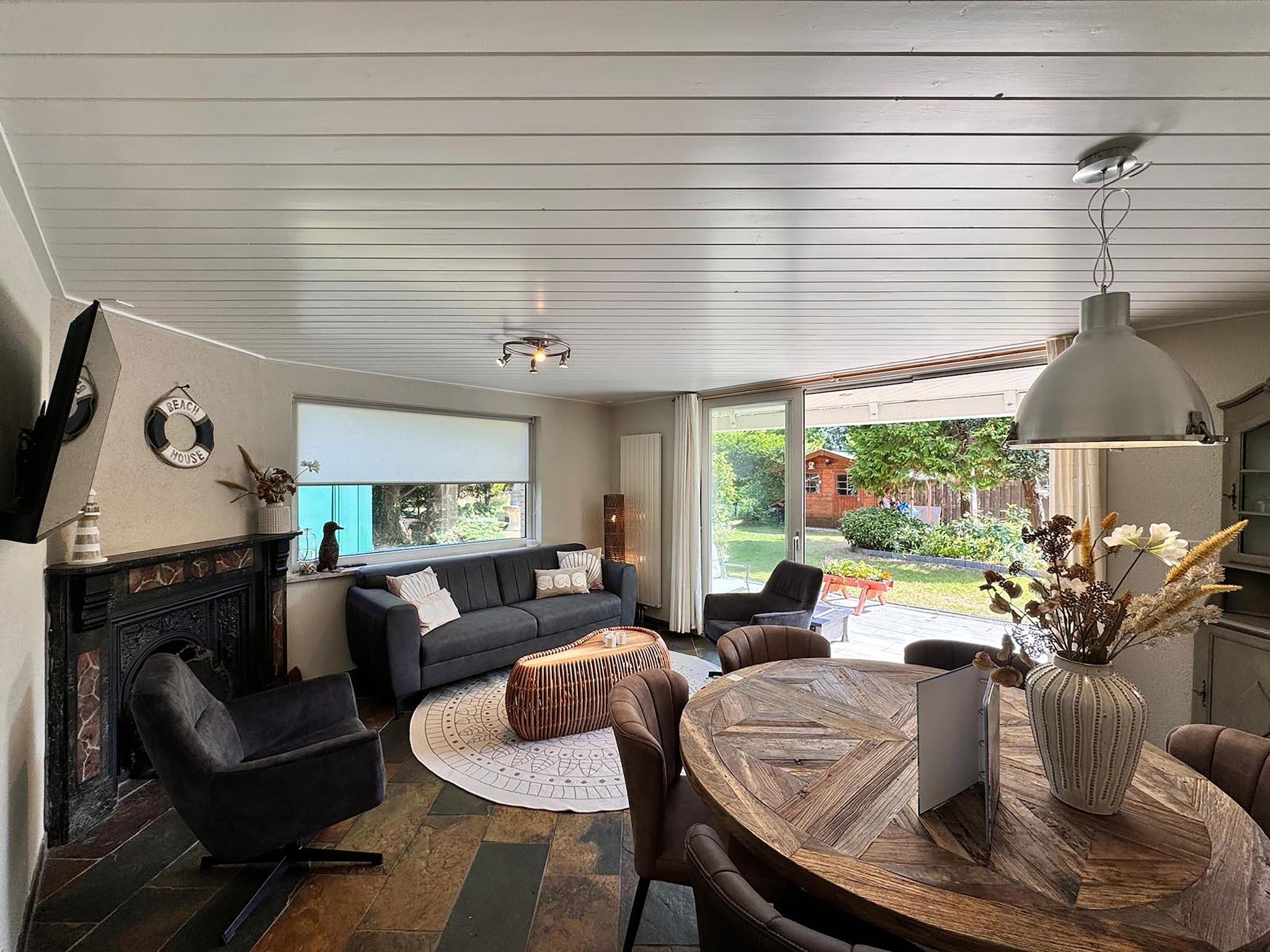 De woonkamer van Bungalow 309 in De Koog