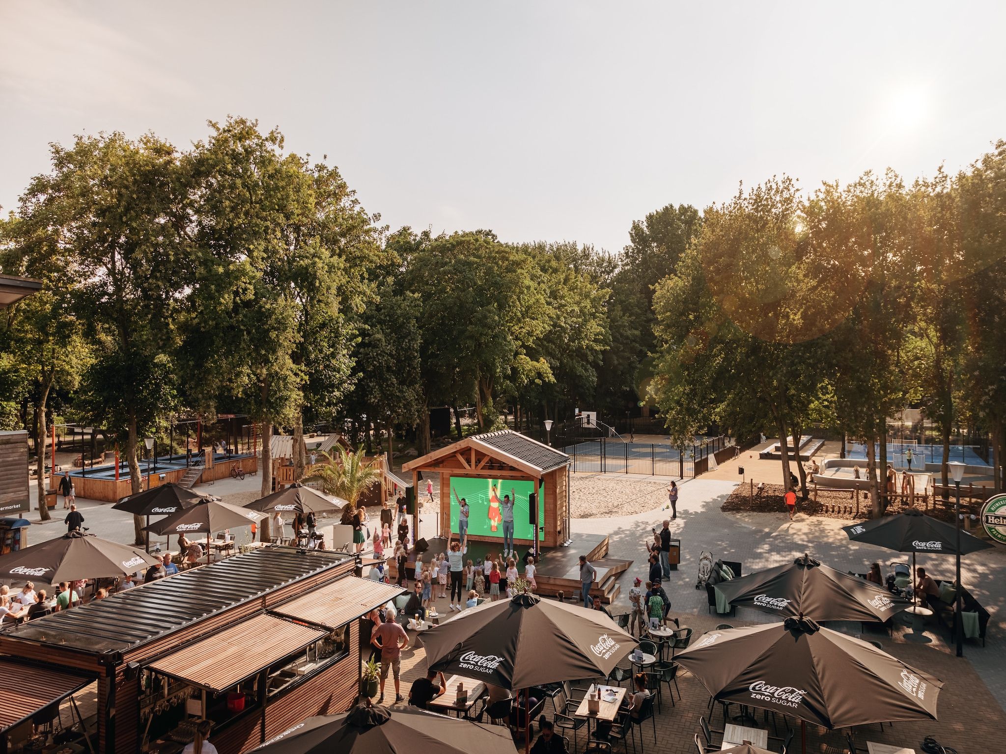 Parkfaciliteiten bij Vakantiepark Kijkduin 6 in Den Haag