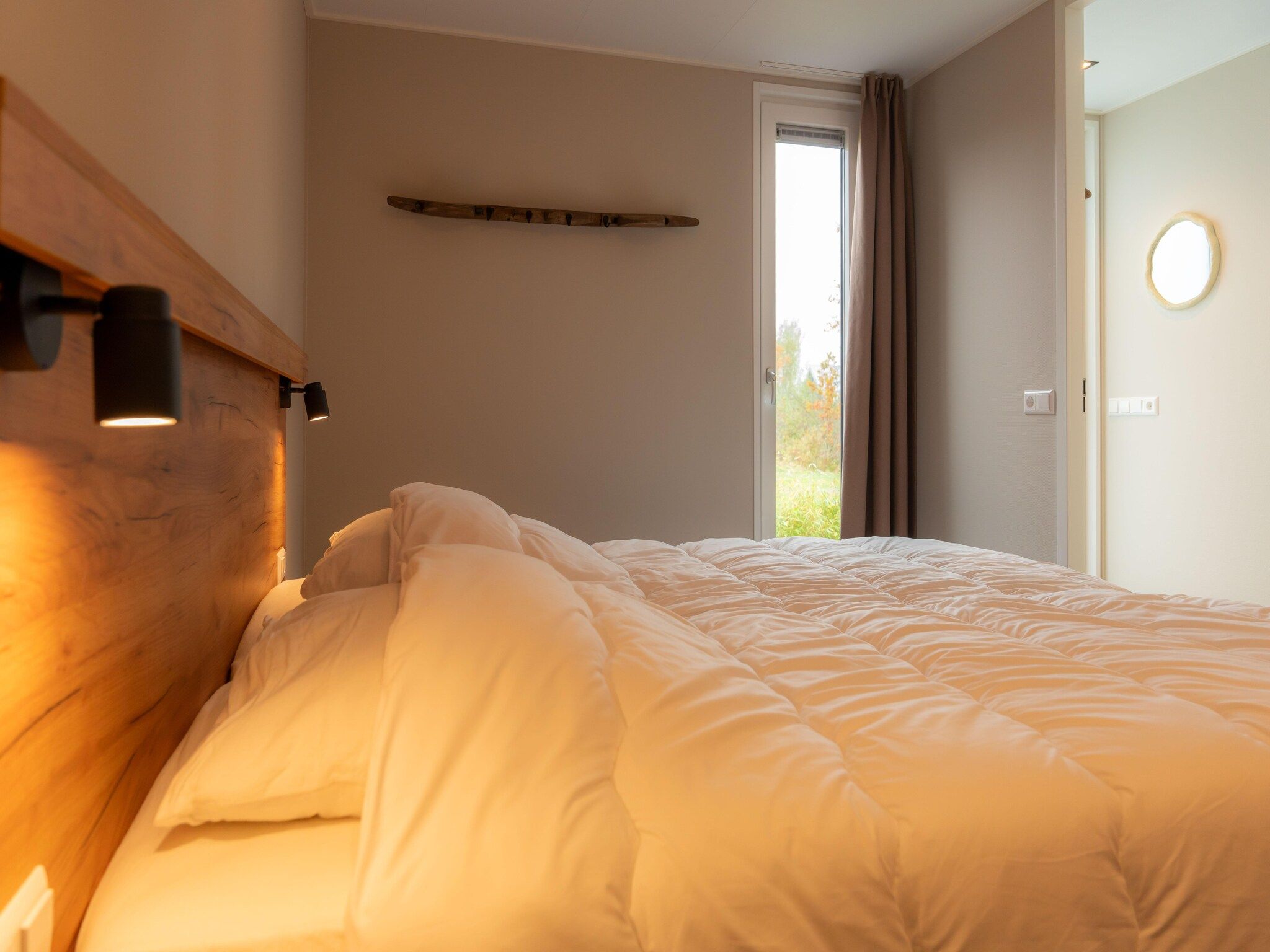 Een slaapkamer van Yn 't Bosk in Sint Nicolaasga