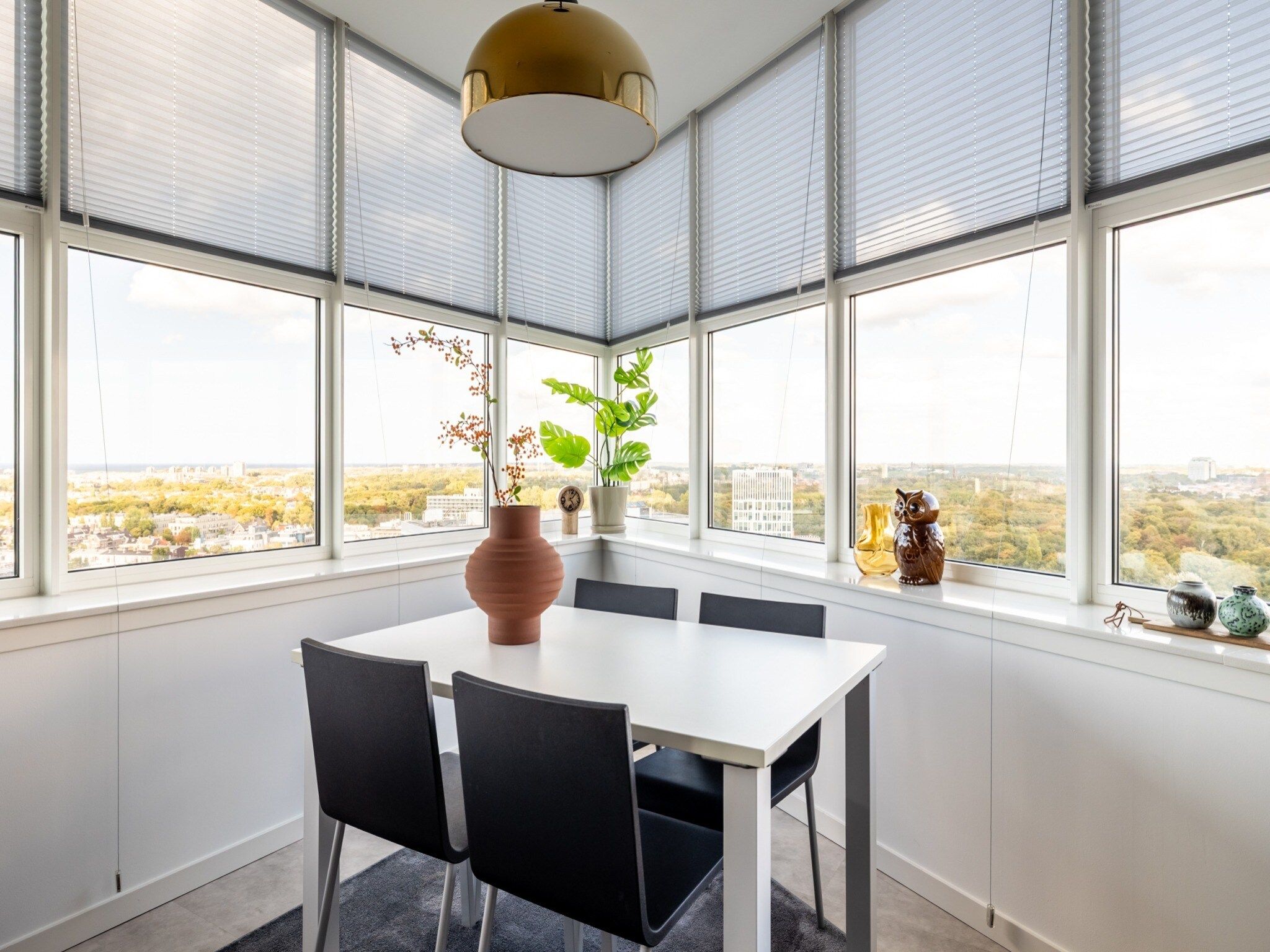 De eetkamer van Toren van Oud 3 in Den Haag