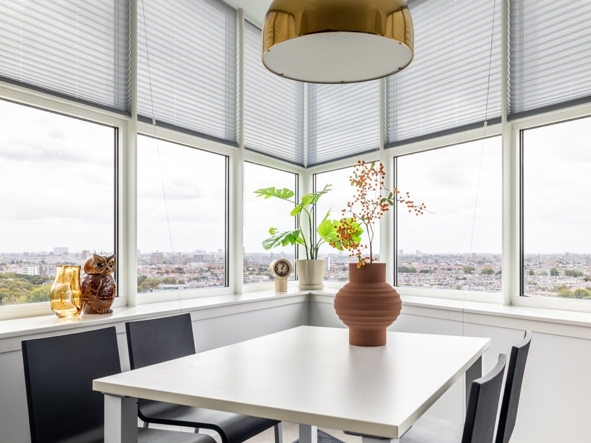 De eetkamer van Toren van Oud 3 in Den Haag