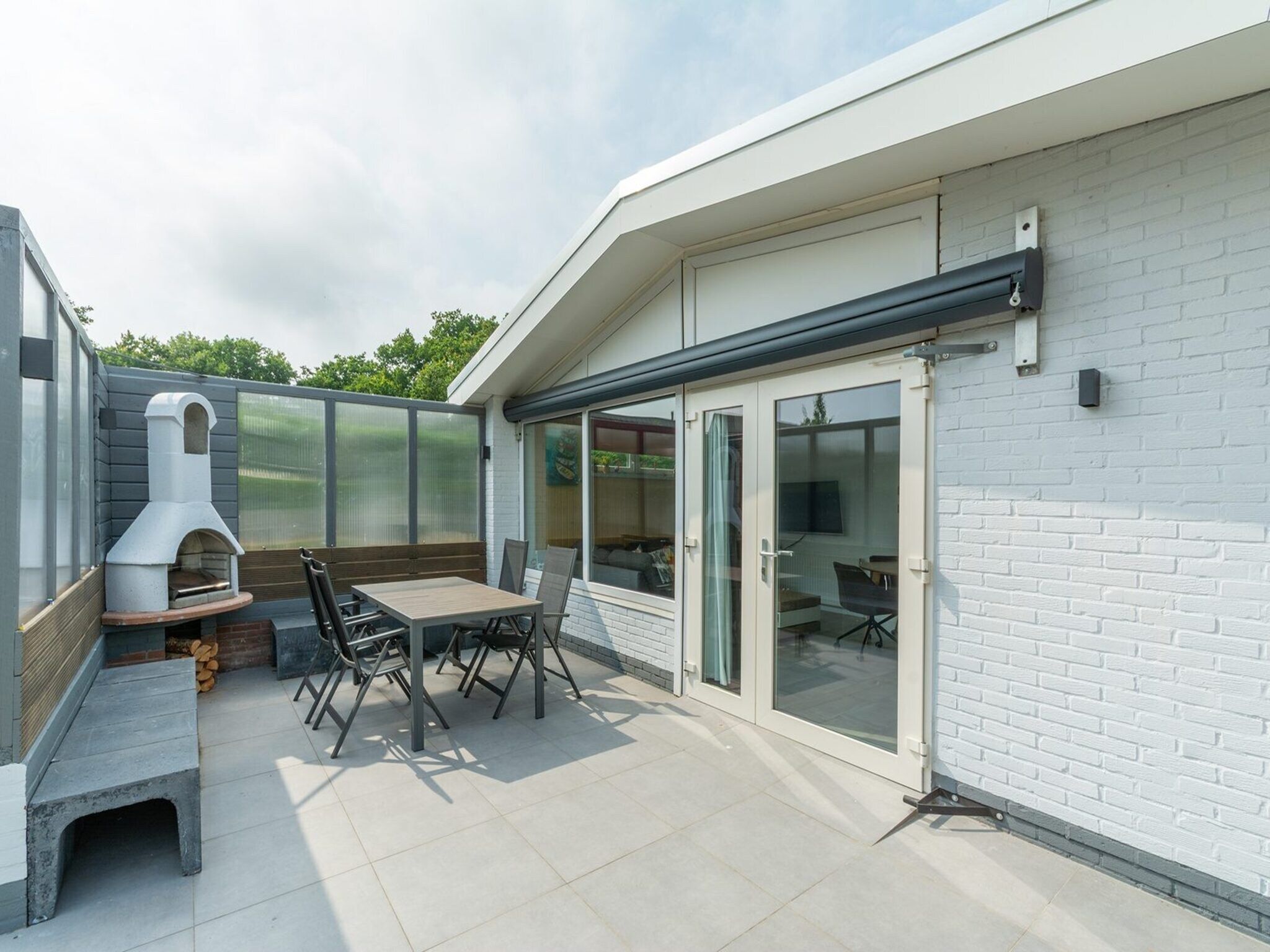 Het terras van Duinland 65 in Sint Maartenszee