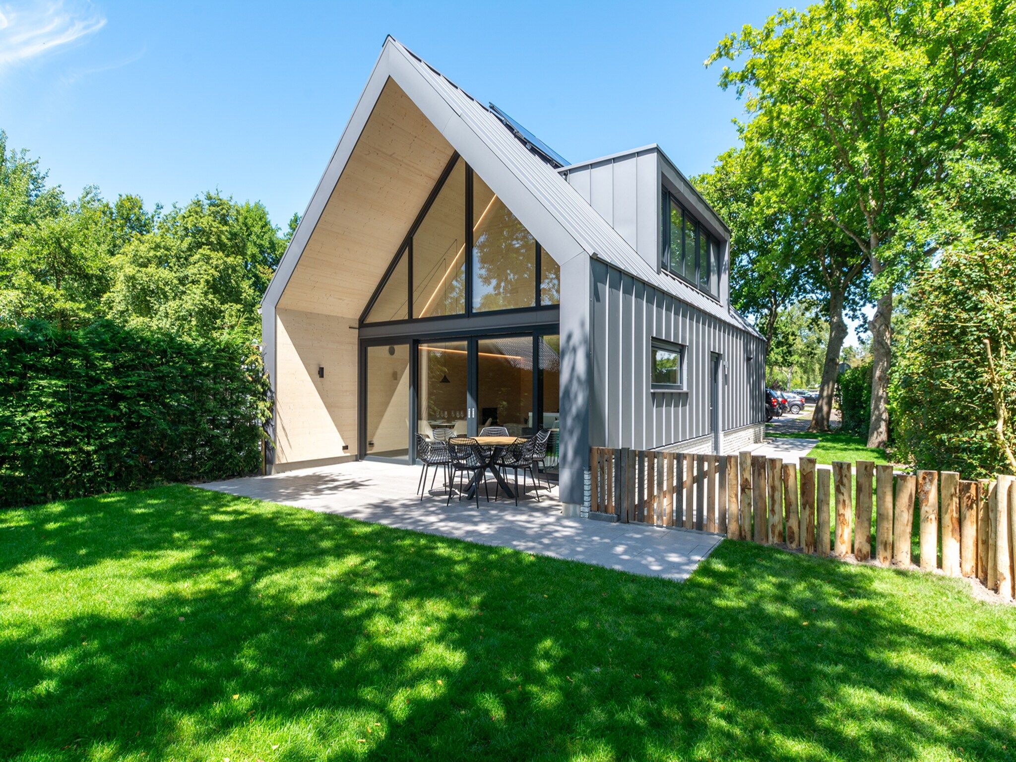 De buitenkant van Belkmer Beachhouse in Sint Maartenszee