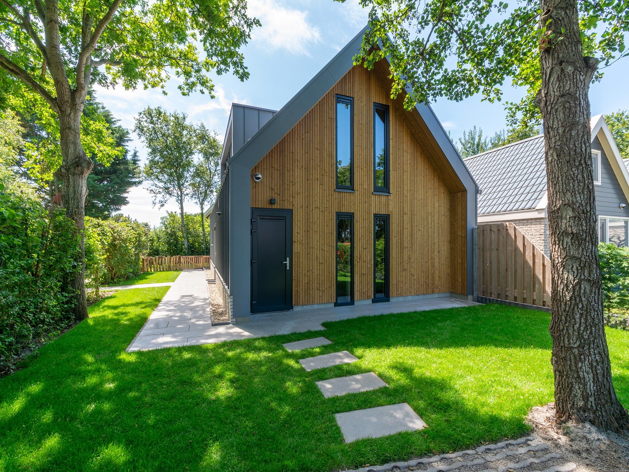 De buitenkant van Belkmer Beachhouse in Sint Maartenszee