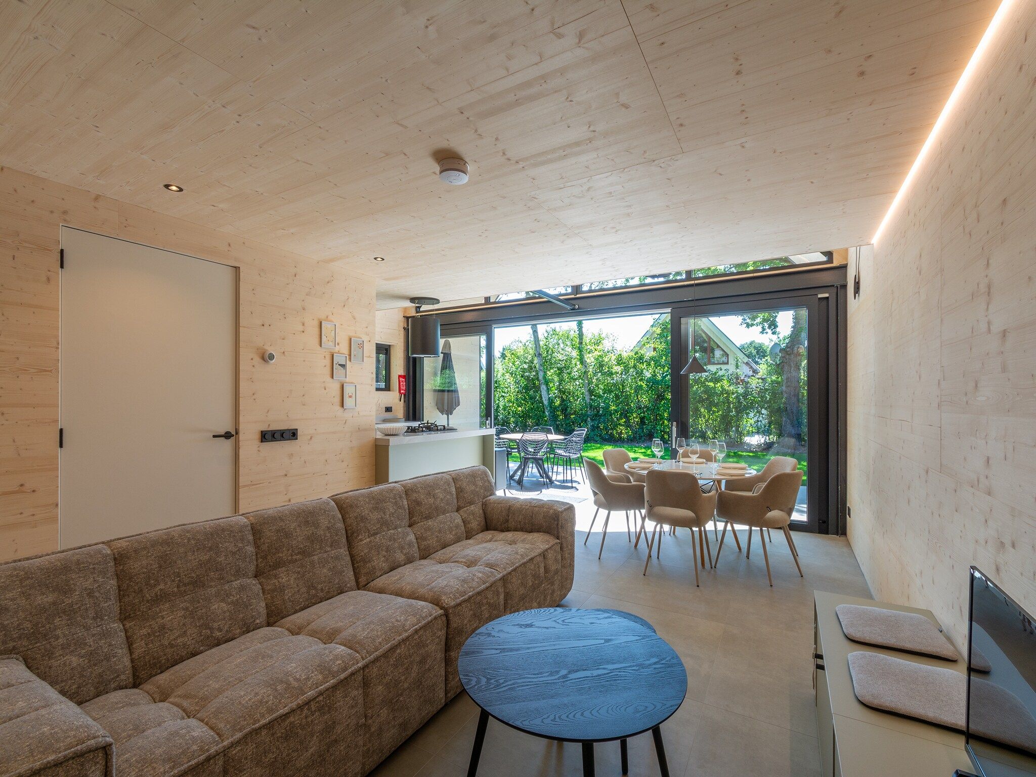 De woonkamer van Belkmer Beachhouse in Sint Maartenszee