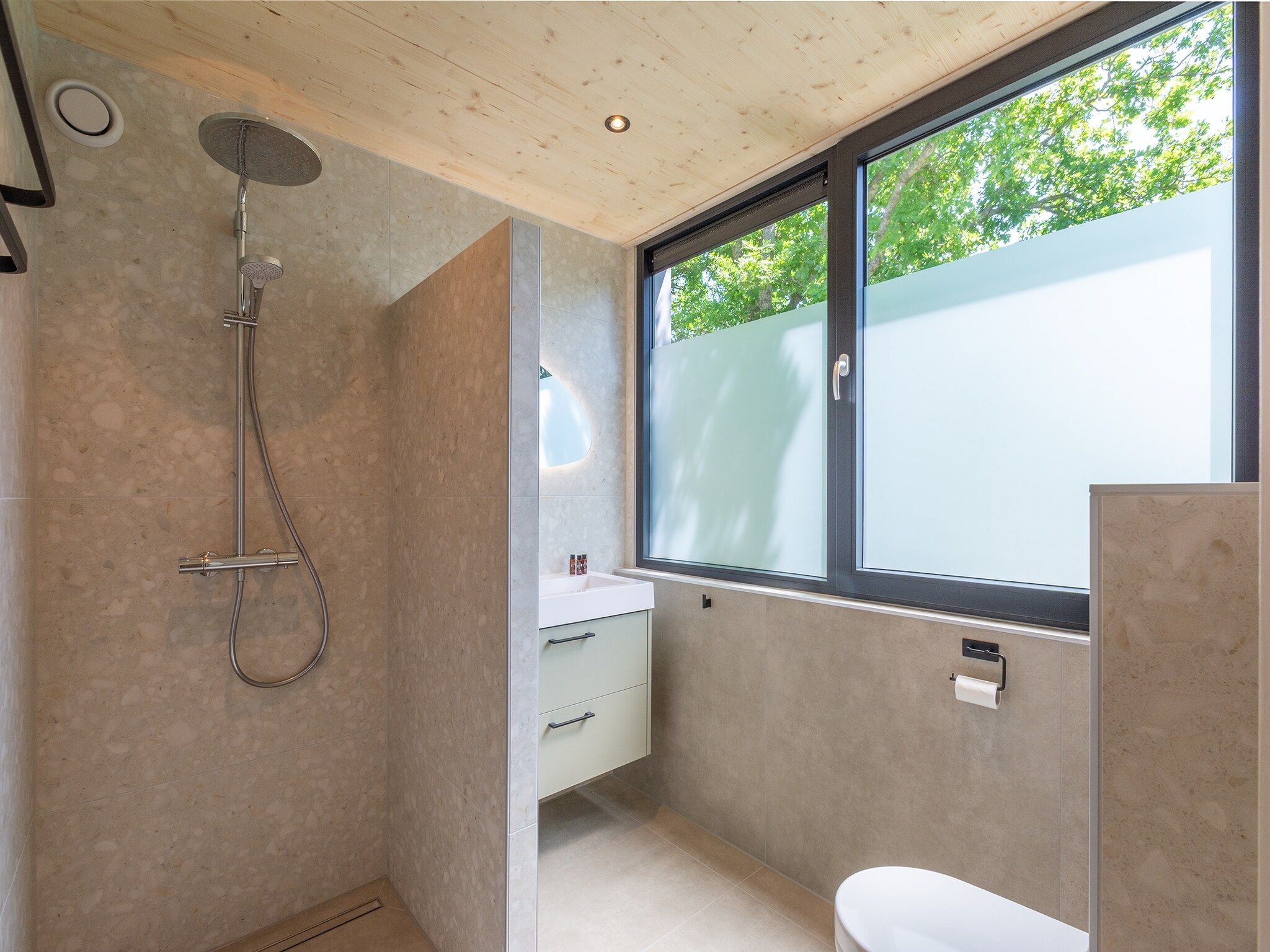De badkamer van Belkmer Beachhouse in Sint Maartenszee