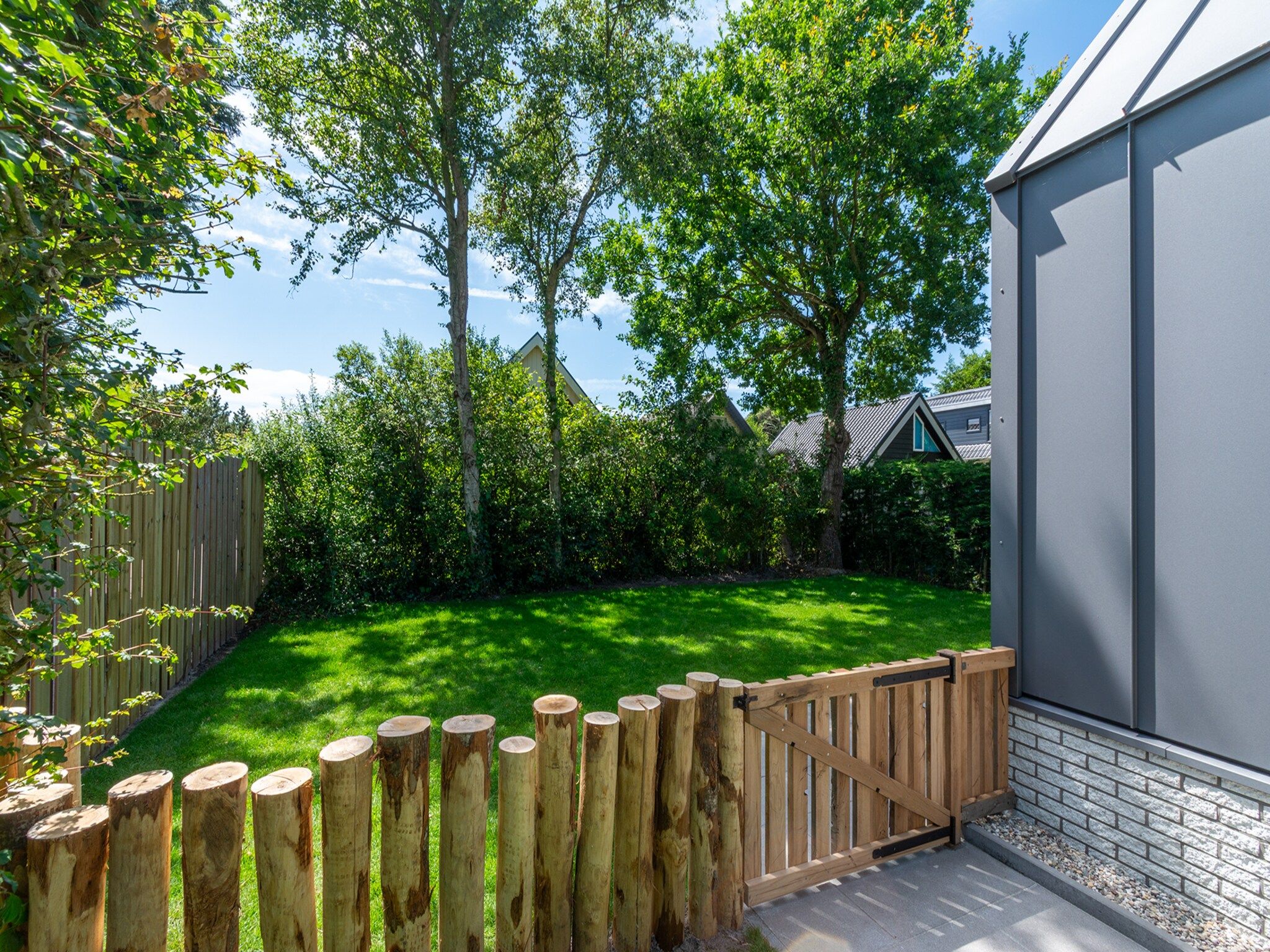 De tuin van Belkmer Beachhouse in Sint Maartenszee