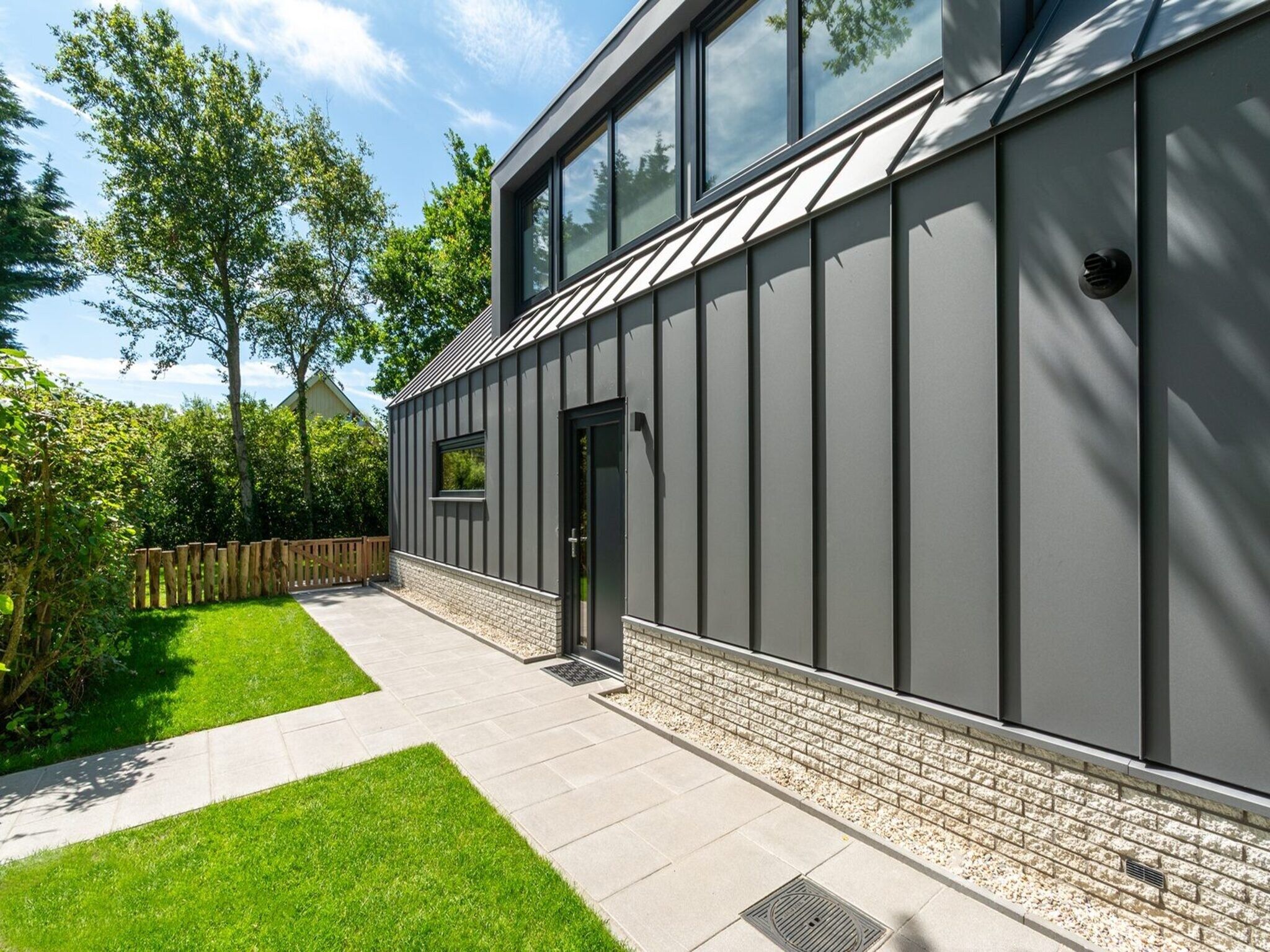 De tuin van Belkmer Beachhouse in Sint Maartenszee