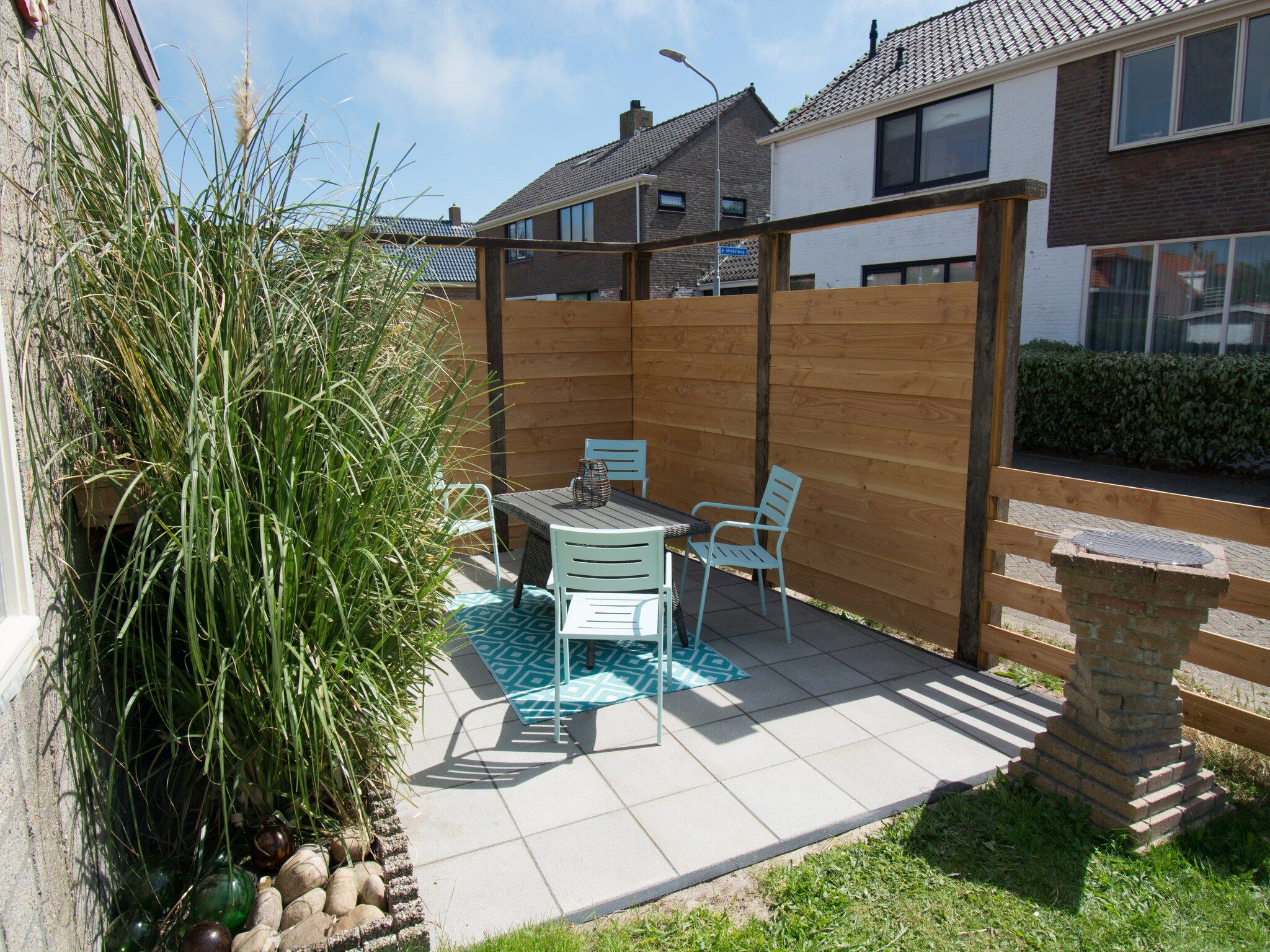 Het terras van Bungalow Mui aan Zee in Petten