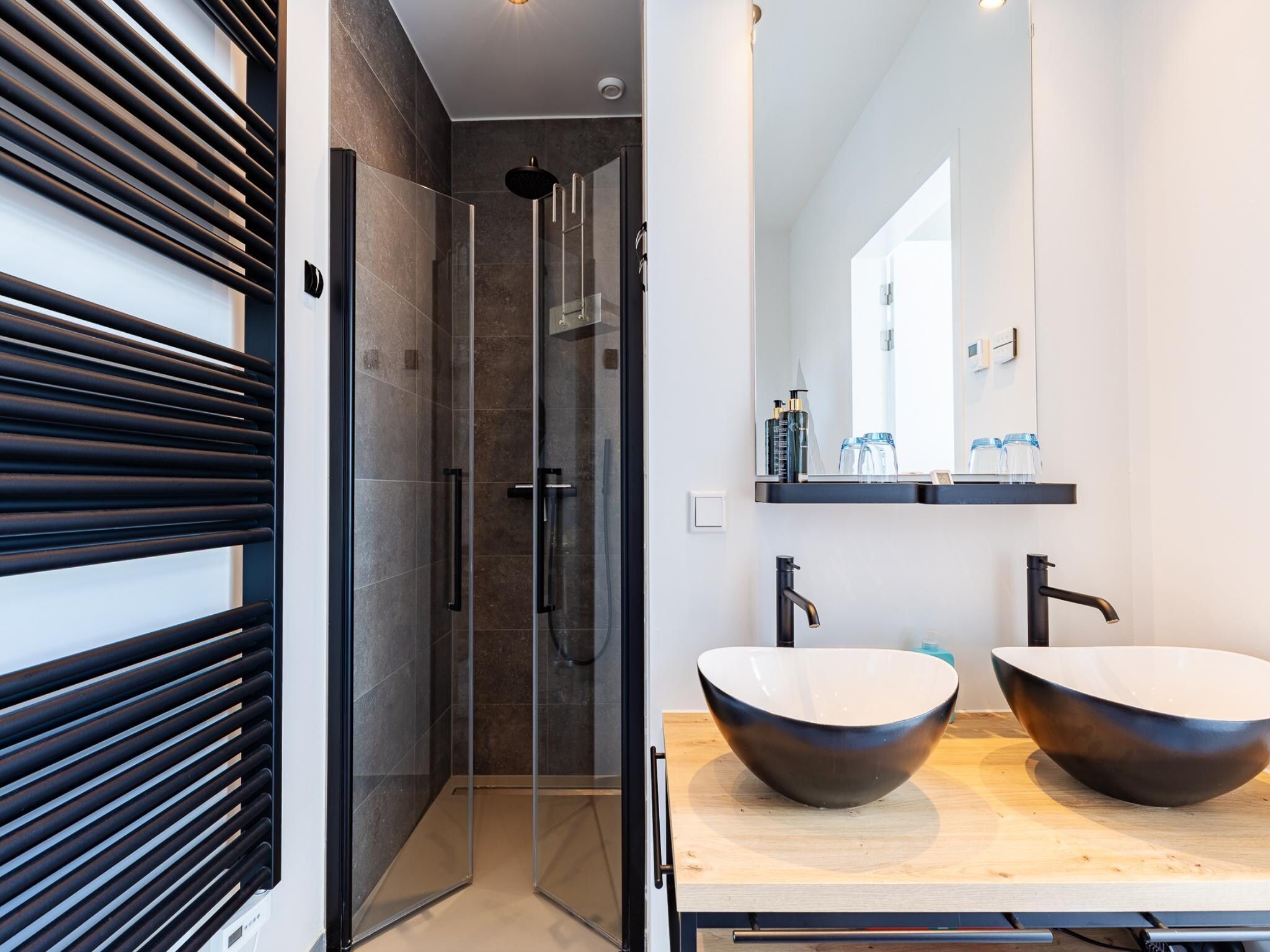 De badkamer van Penthouse at the beach - with balcony | No. 26 - 2 Pers.  | Vista Maris in Sint-Annaland