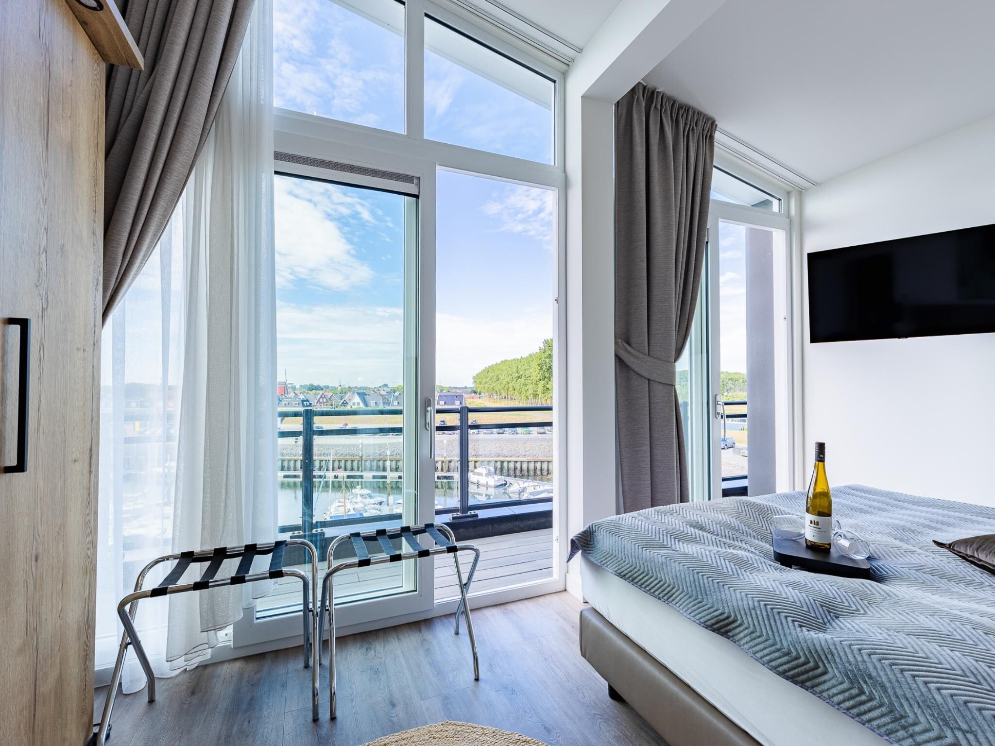 Een slaapkamer van Penthouse at the beach - with balcony | No. 26 - 2 Pers.  | Vista Maris in Sint-Annaland