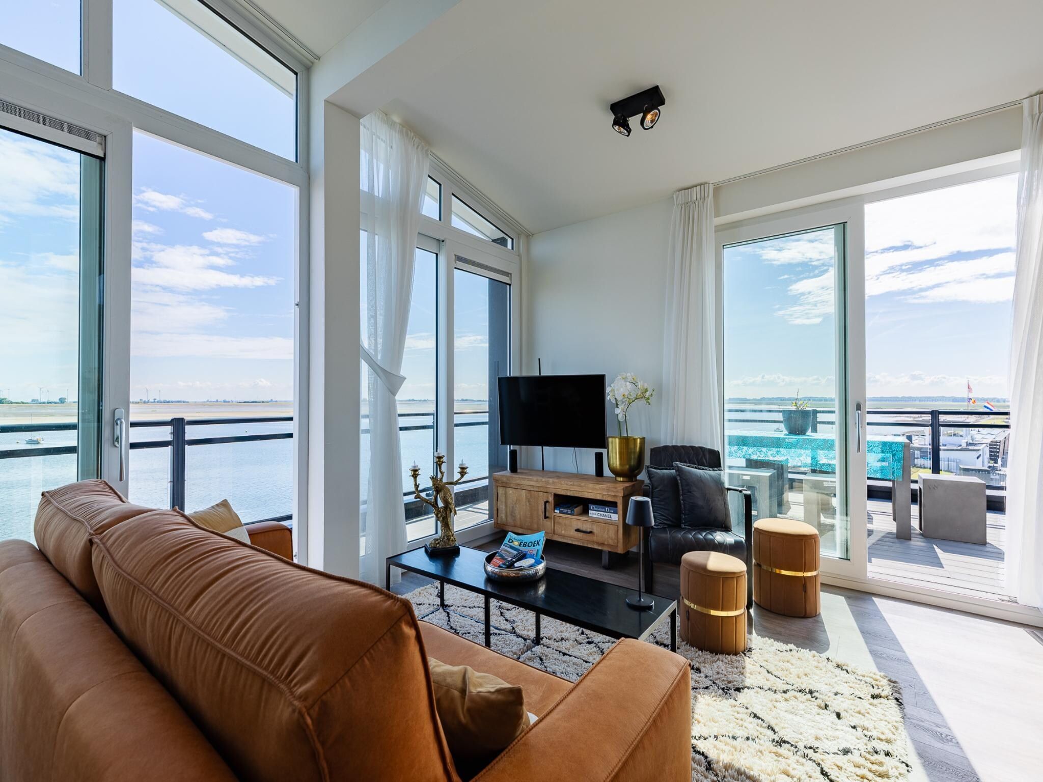 De woonkamer van Penthouse at the beach - with balcony | No. 26 - 2 Pers.  | Vista Maris in Sint-Annaland