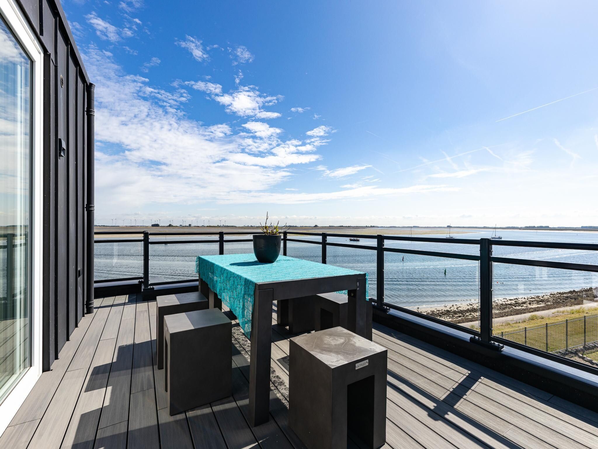 Het terras van Penthouse at the beach - with balcony | No. 26 - 2 Pers.  | Vista Maris in Sint-Annaland