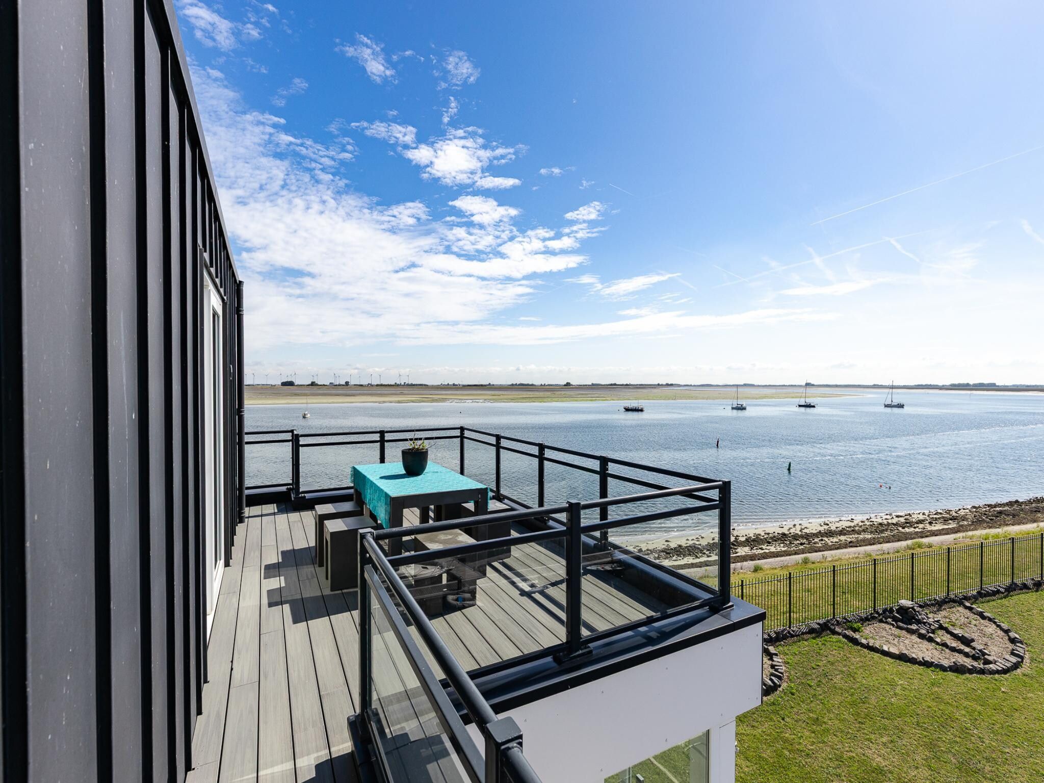 Het terras van Penthouse at the beach - with balcony | No. 26 - 2 Pers.  | Vista Maris in Sint-Annaland