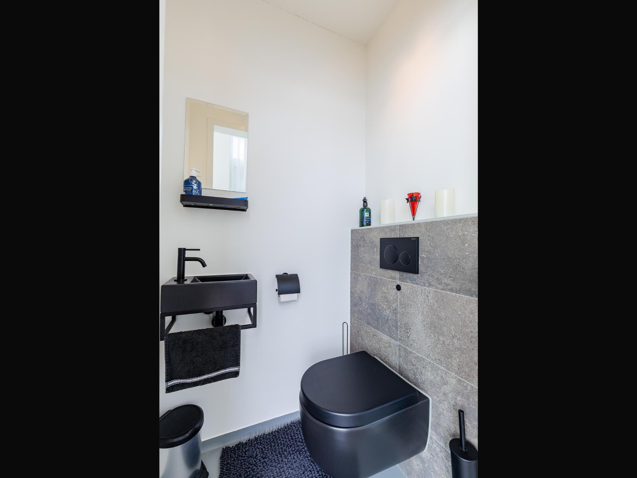 De badkamer van Penthouse at the beach - with balcony | No. 26 - 2 Pers.  | Vista Maris in Sint-Annaland