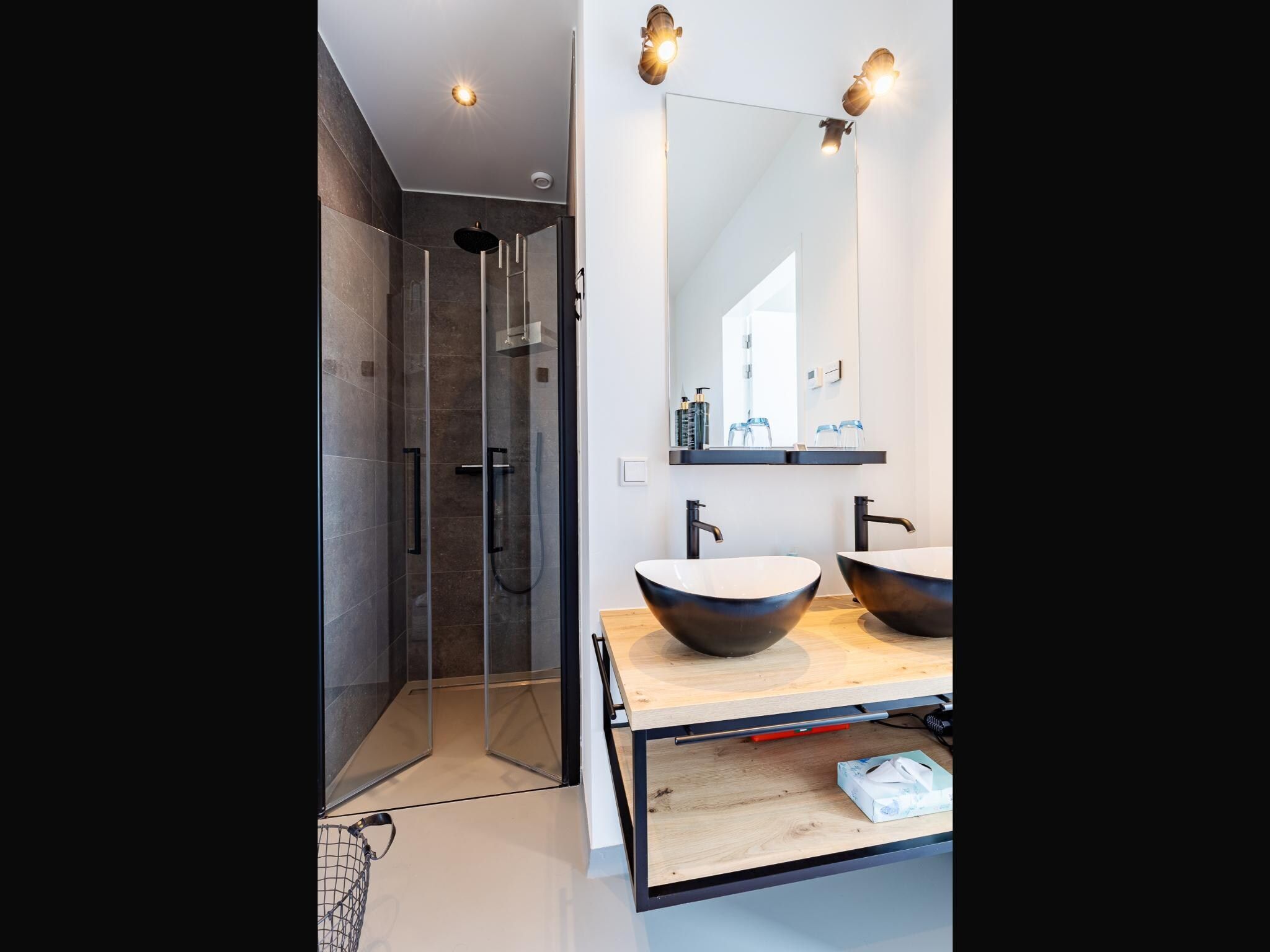 De badkamer van Penthouse at the beach - with balcony | No. 26 - 2 Pers.  | Vista Maris in Sint-Annaland