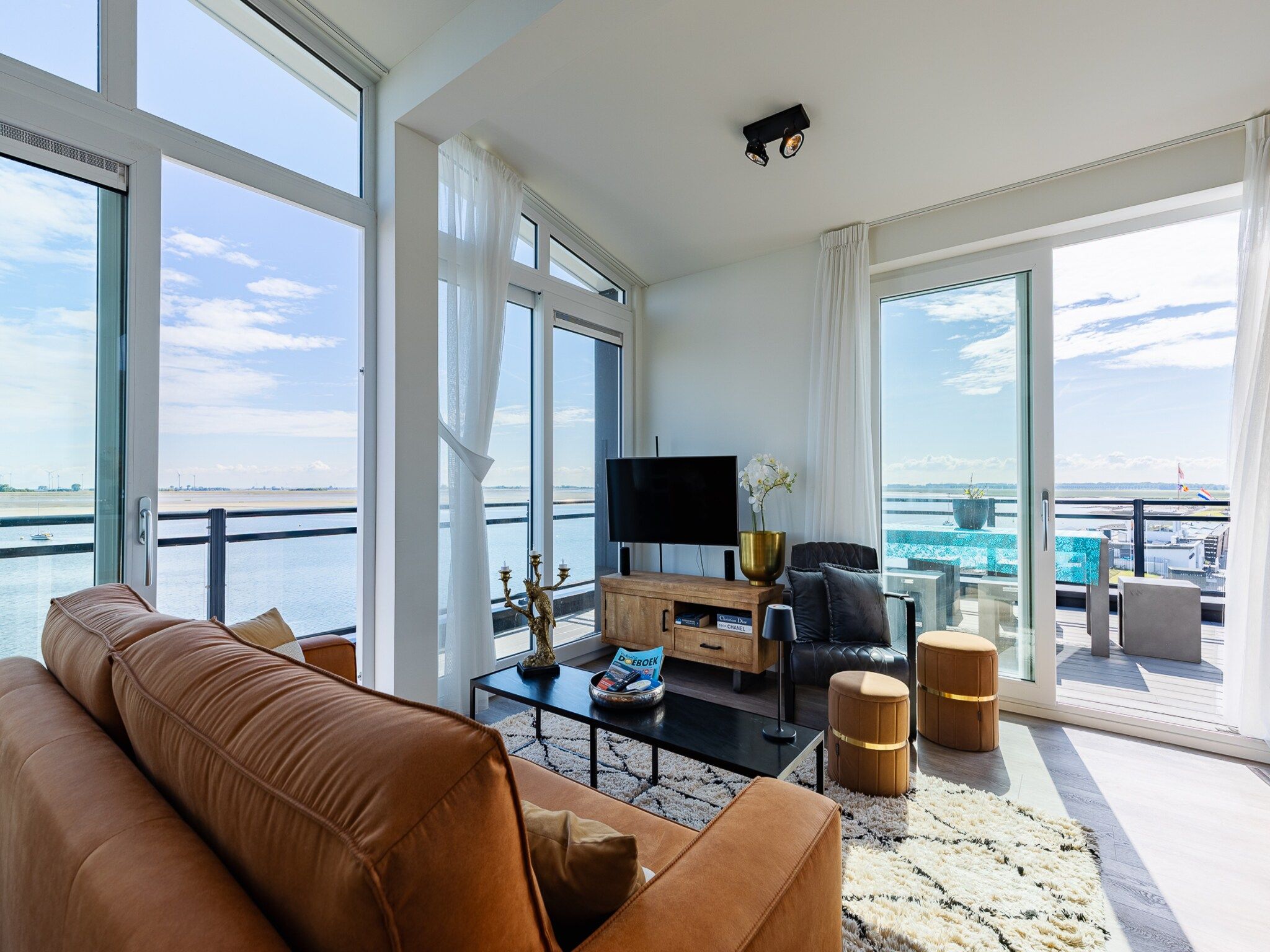 De woonkamer van Penthouse at the beach - with balcony | No. 26 - 2 Pers.  | Vista Maris in Sint-Annaland