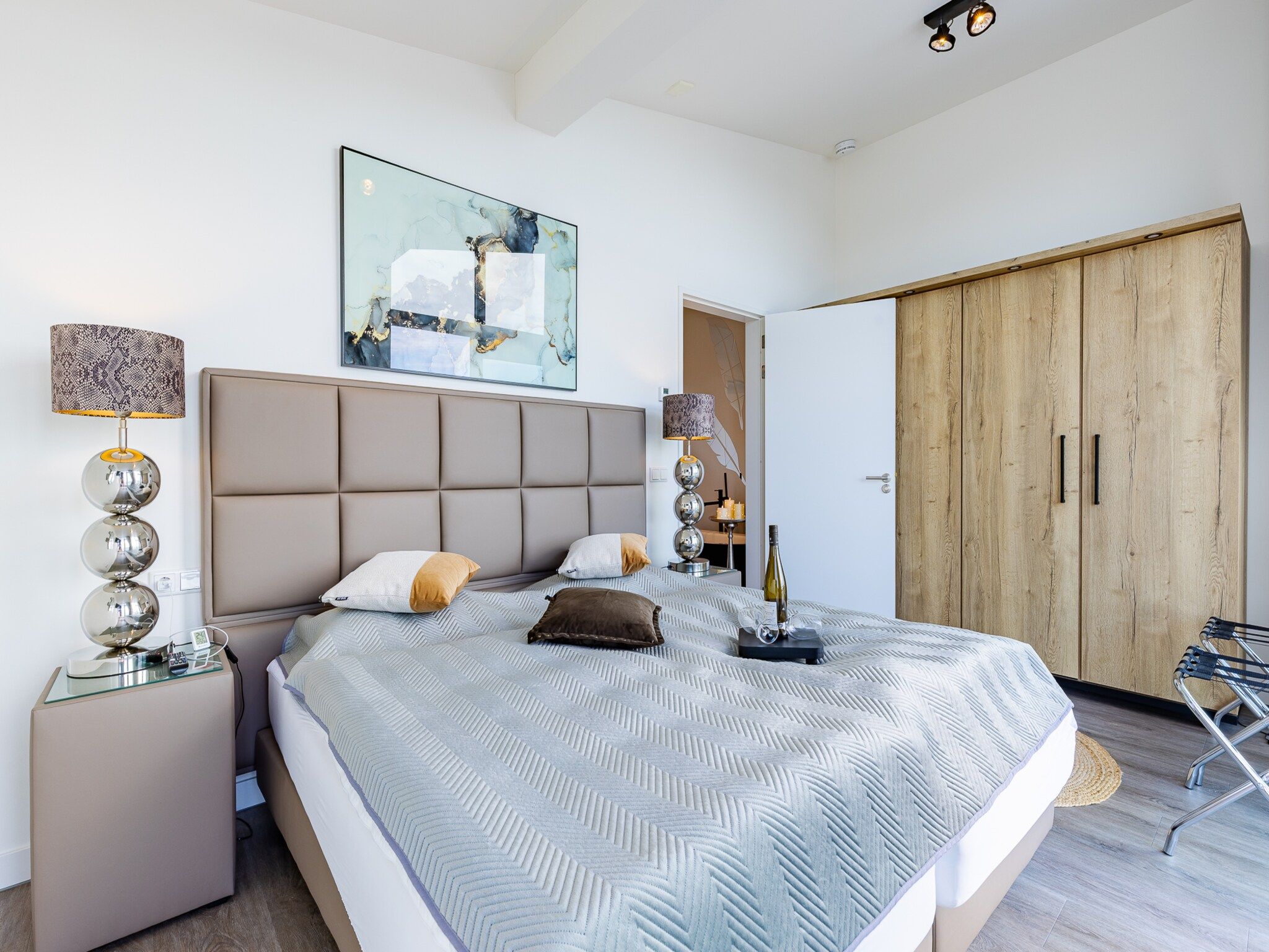Een slaapkamer van Penthouse at the beach - with balcony | No. 26 - 2 Pers.  | Vista Maris in Sint-Annaland