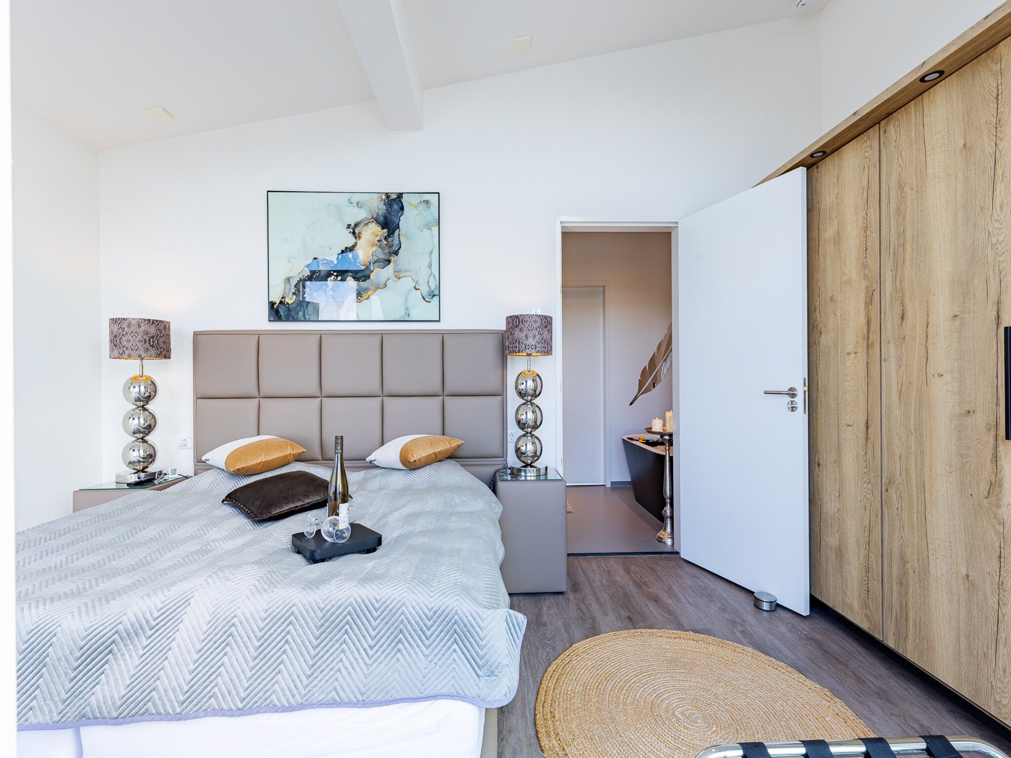 Een slaapkamer van Penthouse at the beach - with balcony | No. 26 - 2 Pers.  | Vista Maris in Sint-Annaland