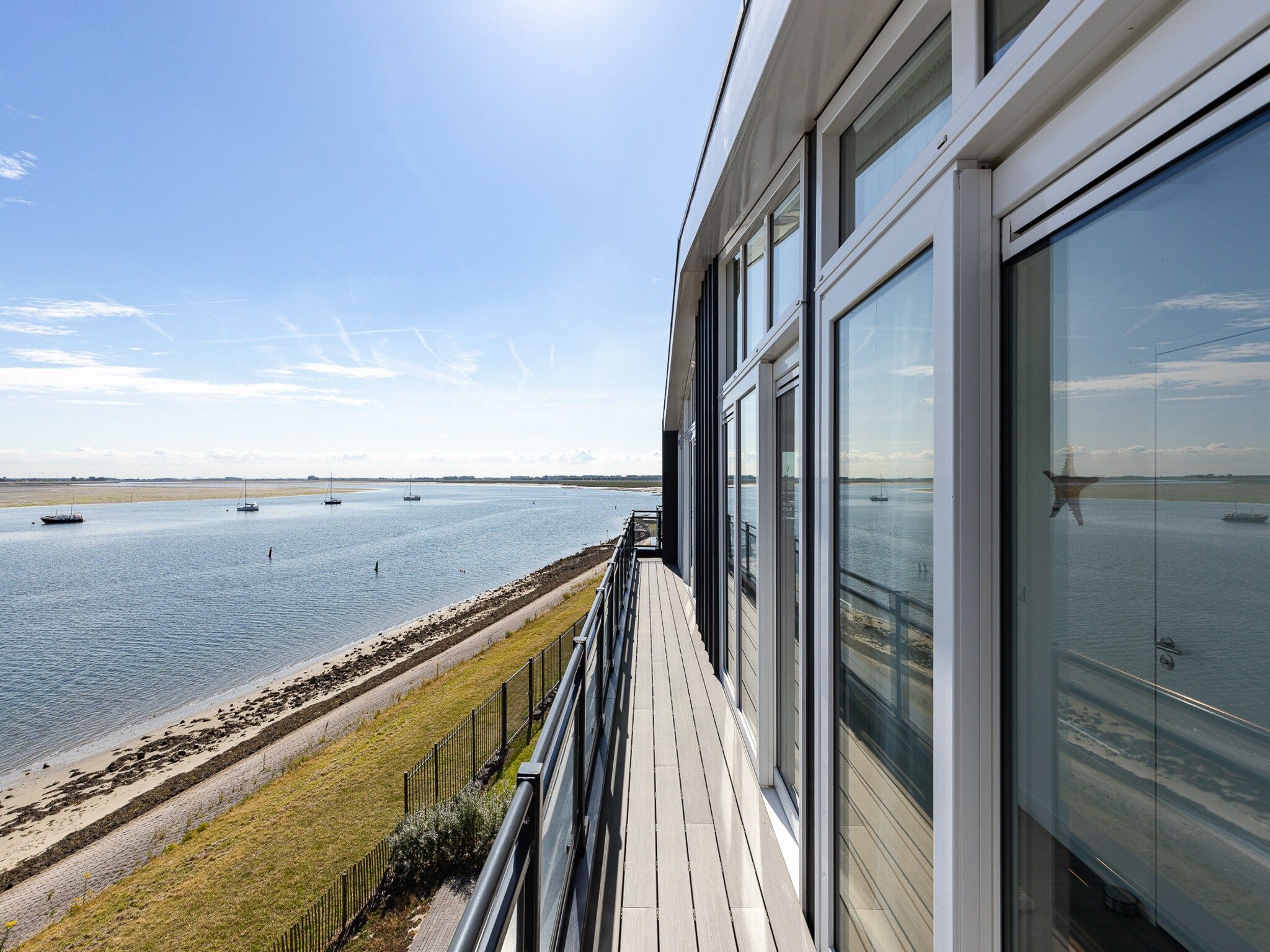 Het uitzicht vanaf Penthouse at the beach - with balcony | No. 26 - 2 Pers.  | Vista Maris in Sint-Annaland