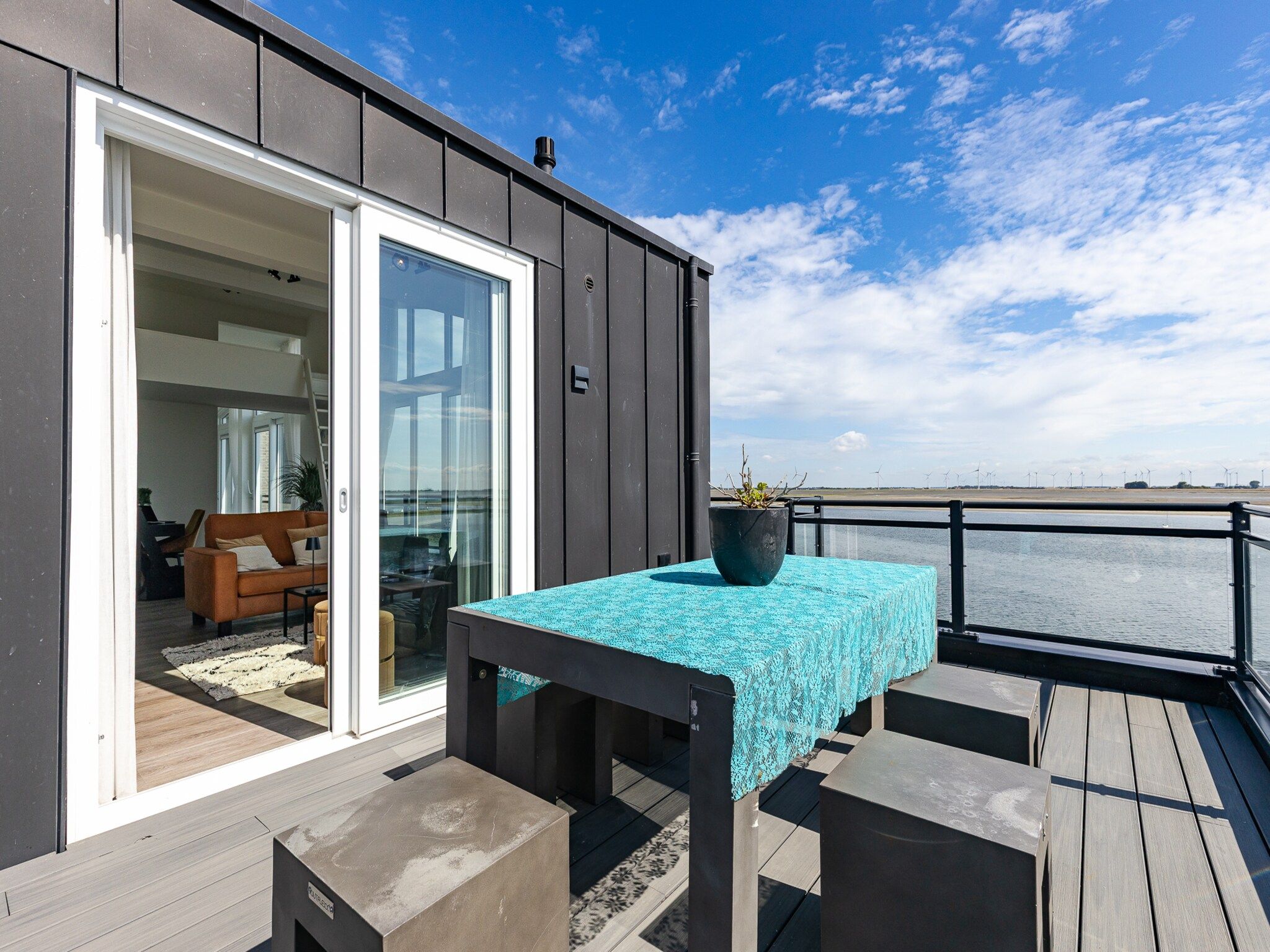Het terras van Penthouse at the beach - with balcony | No. 26 - 2 Pers.  | Vista Maris in Sint-Annaland