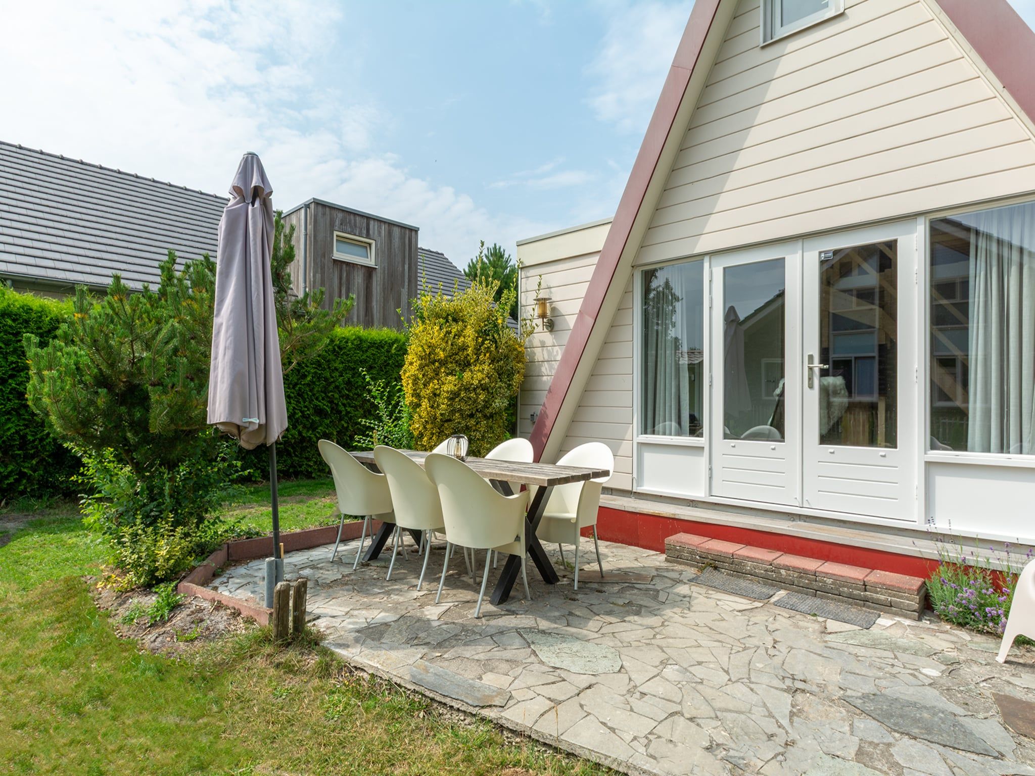 Het terras van Duinland 50 in Sint Maartenszee