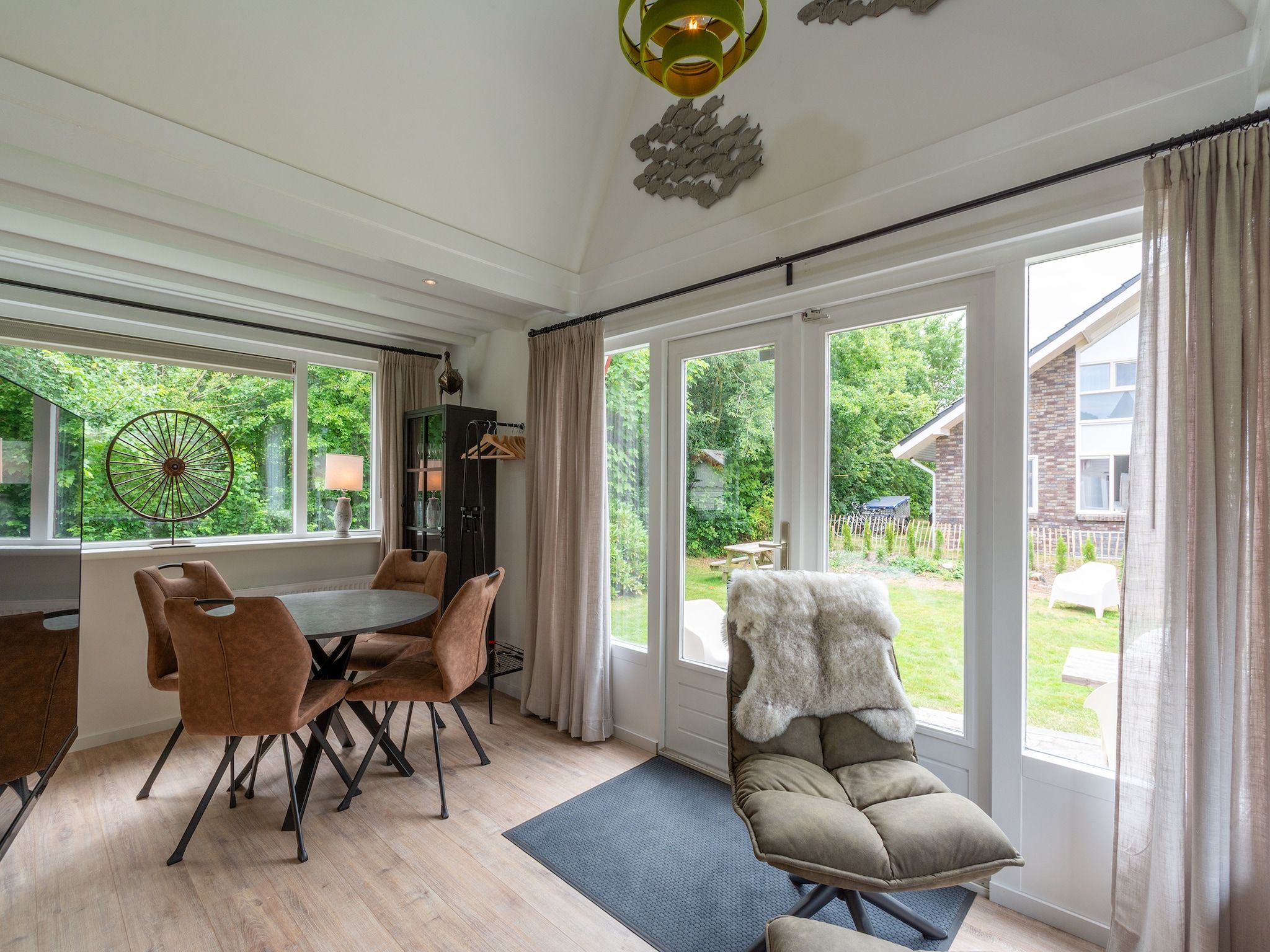 De eetkamer van Duinland 50 in Sint Maartenszee
