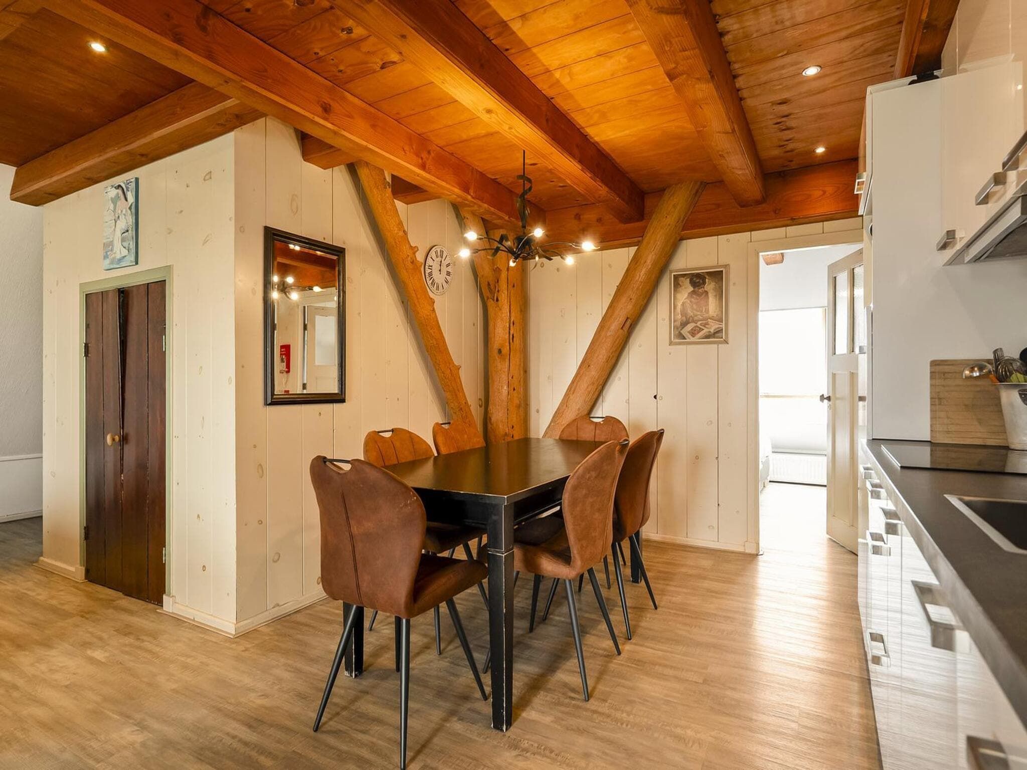 De eetkamer van Appartement Boerderij in Schagen