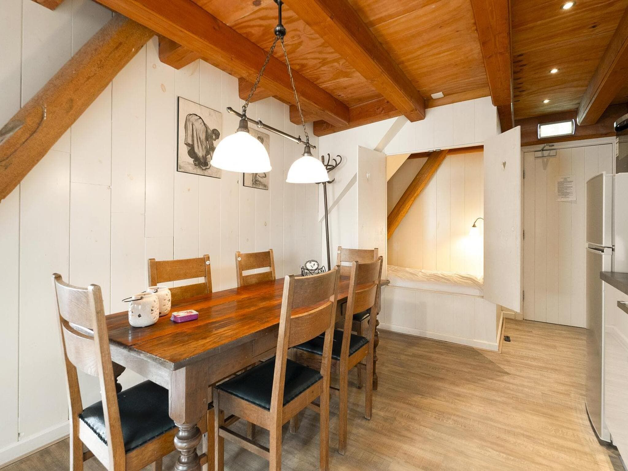 De eetkamer van Appartement Nostalgisch in Schagen