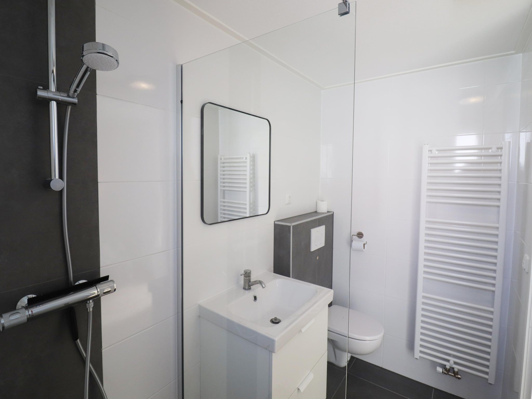 De badkamer van Chaletwoning in Sint Nicolaasga