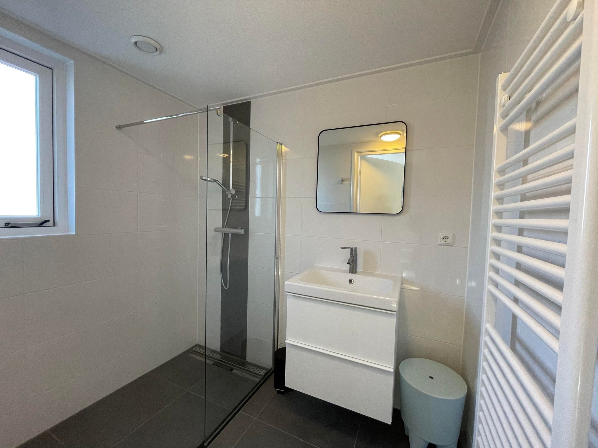 De badkamer van Chaletwoning in Sint Nicolaasga