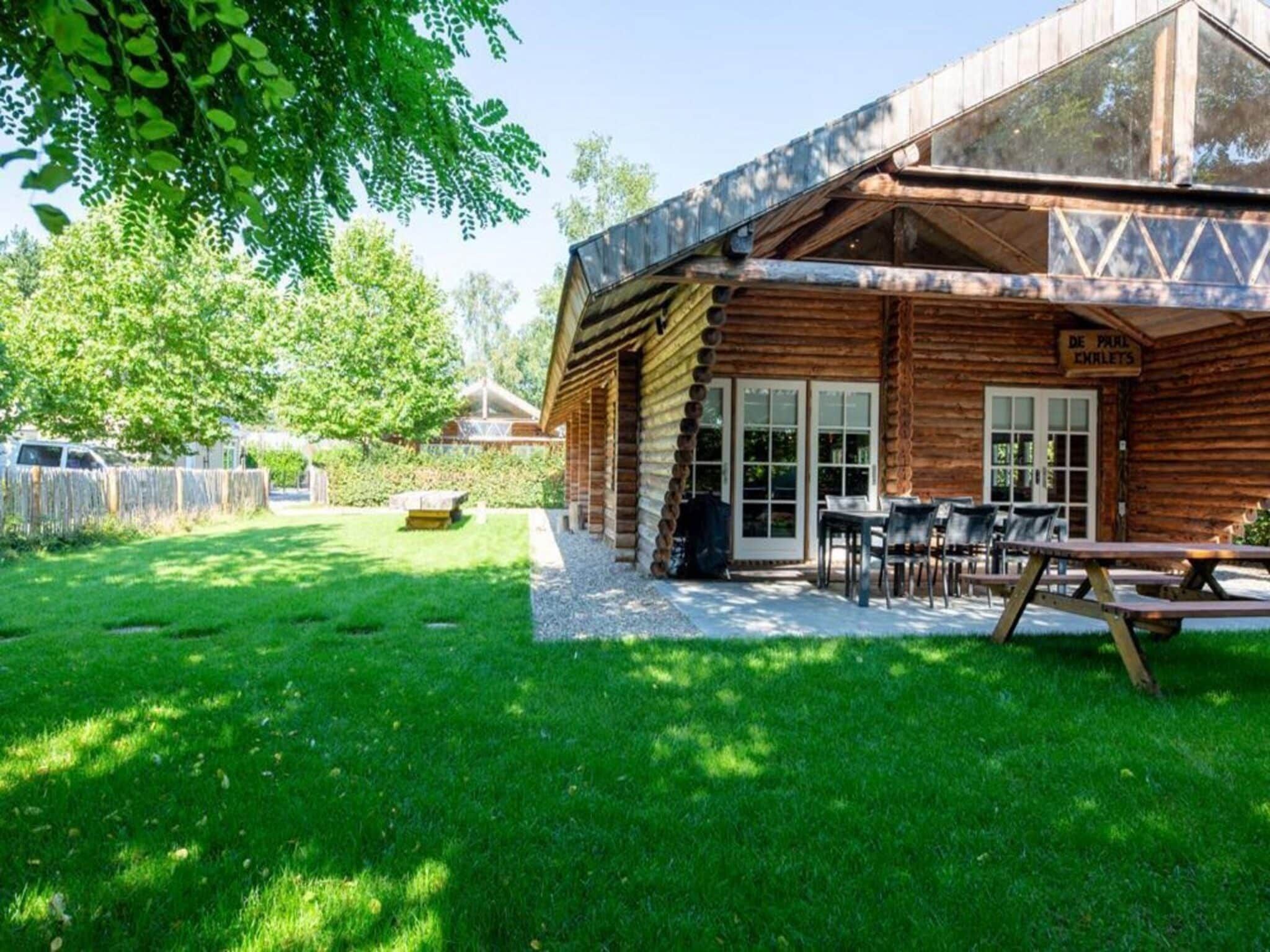 De tuin van Paalchalet 723 in Baarle-nassau