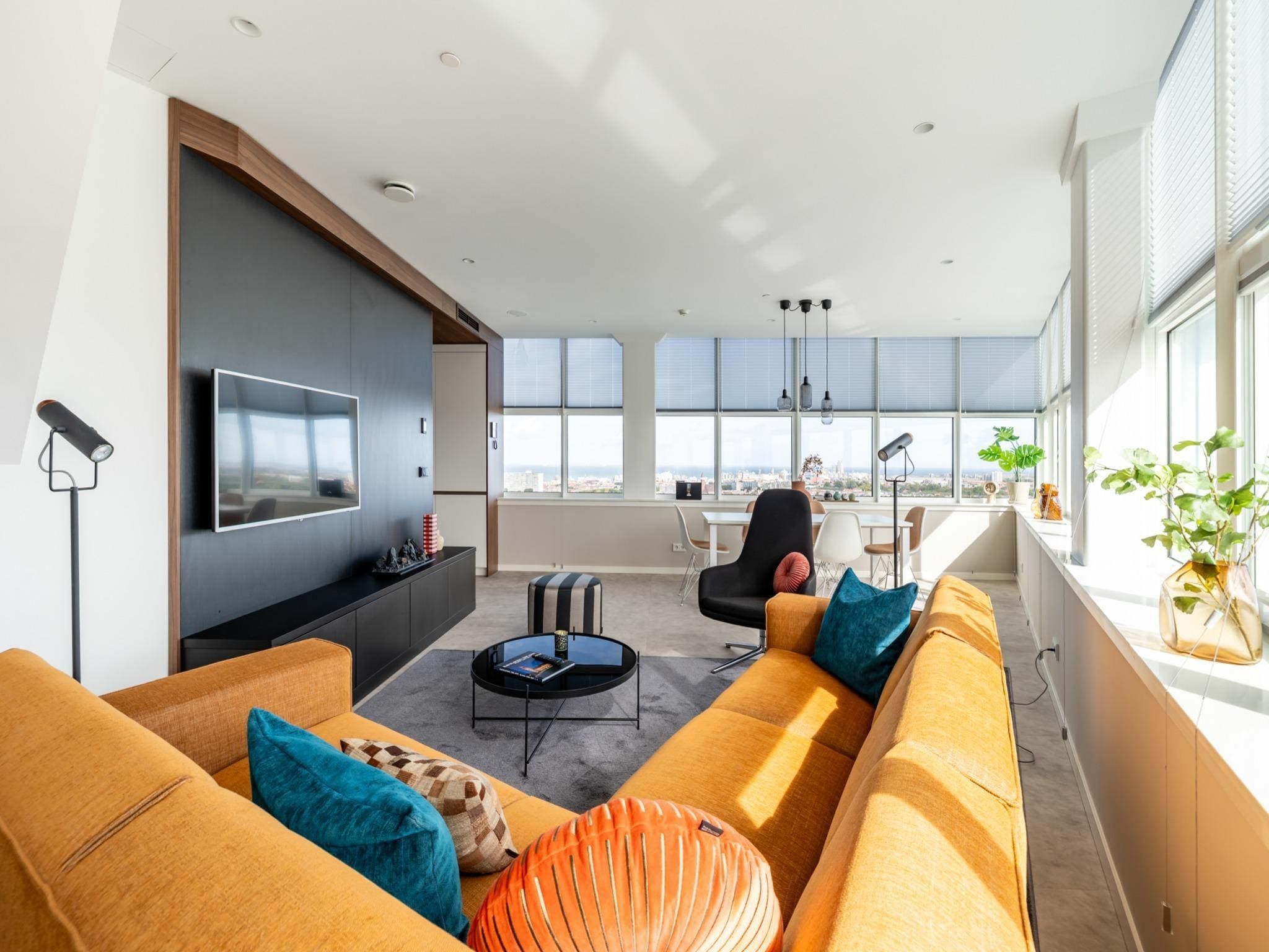 De woonkamer van Toren van Oud 4 in Den Haag
