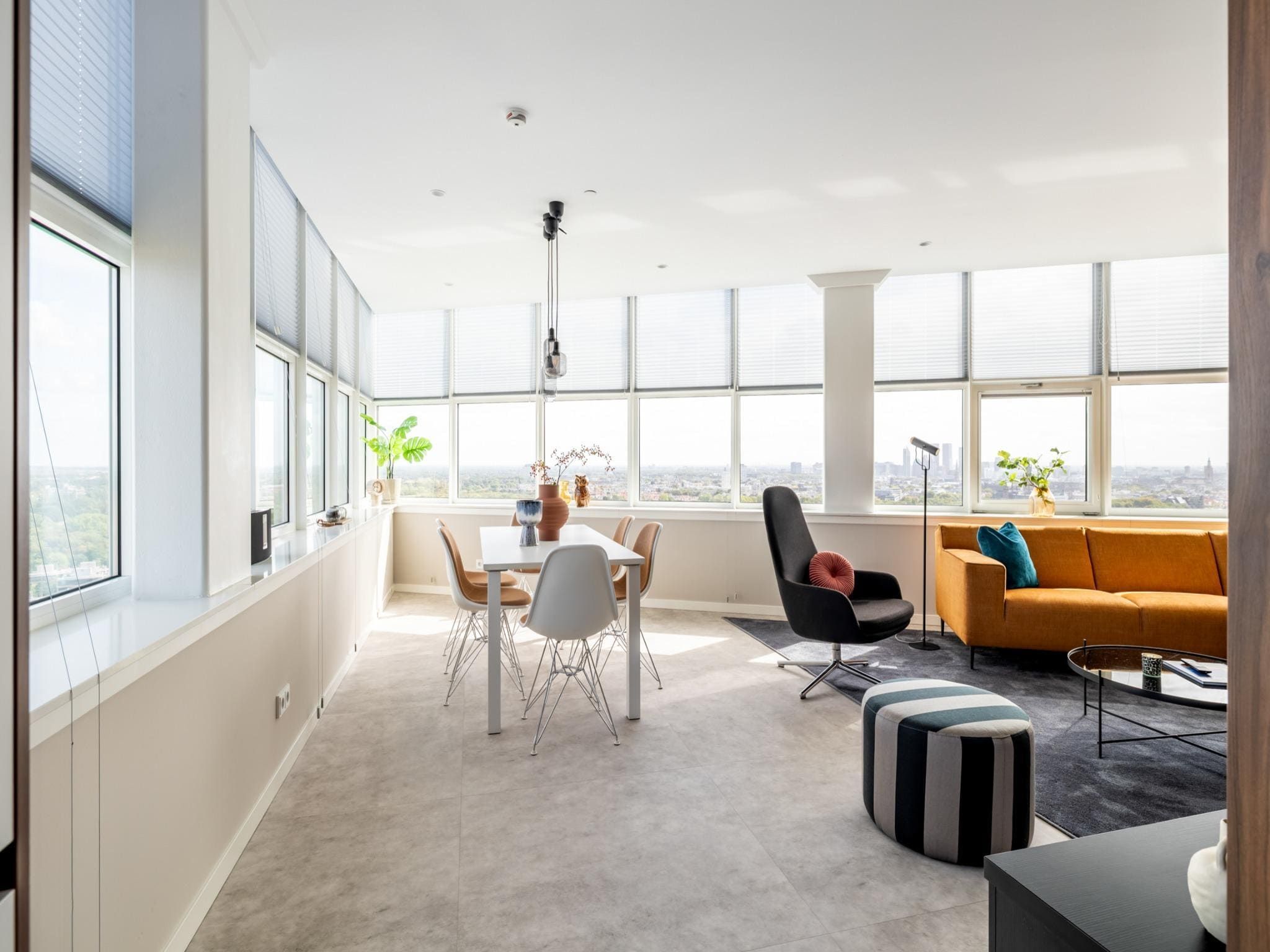 De woonkamer van Toren van Oud 4 in Den Haag
