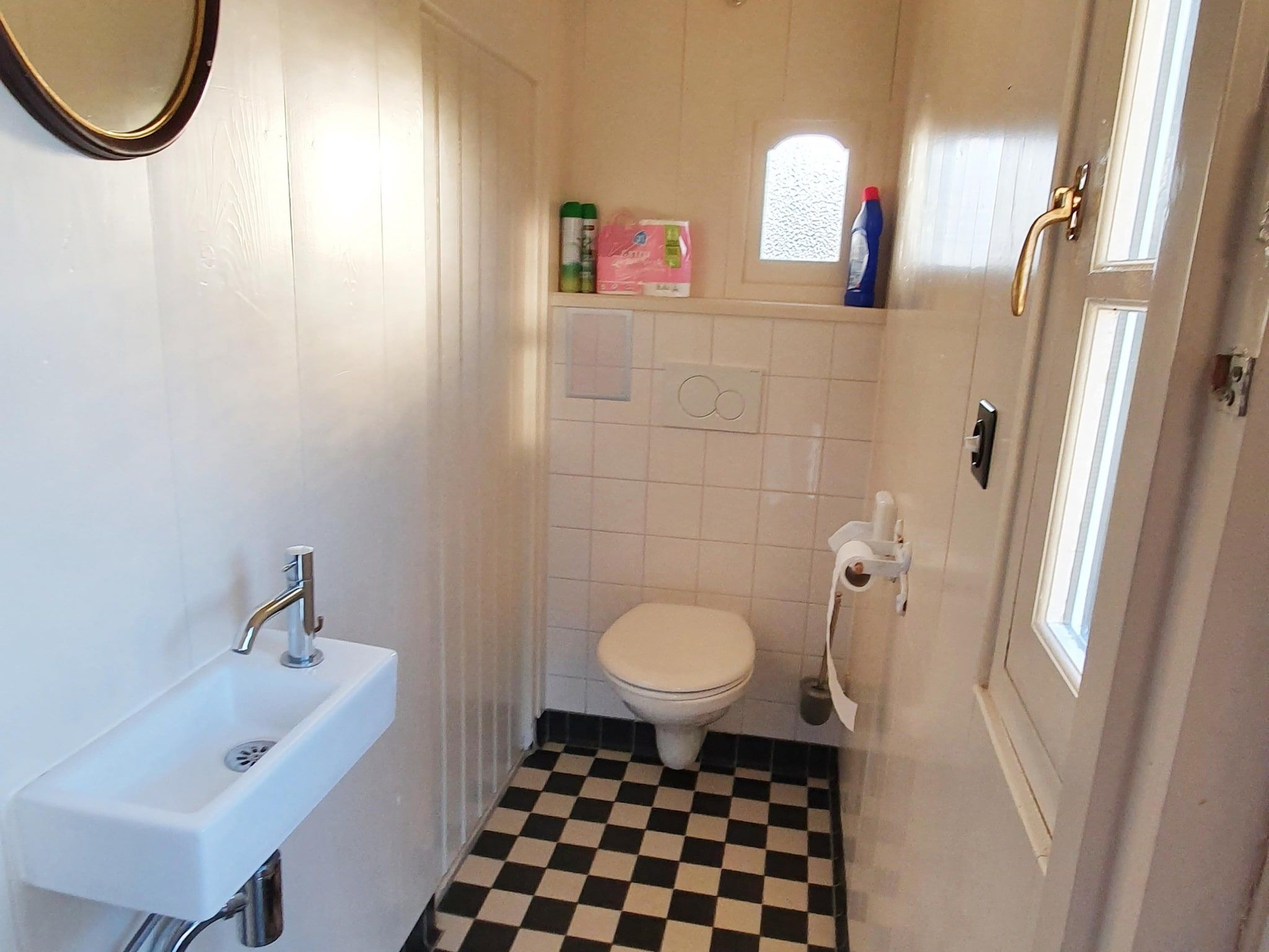 De badkamer van De Zwerver Naarden in Naarden