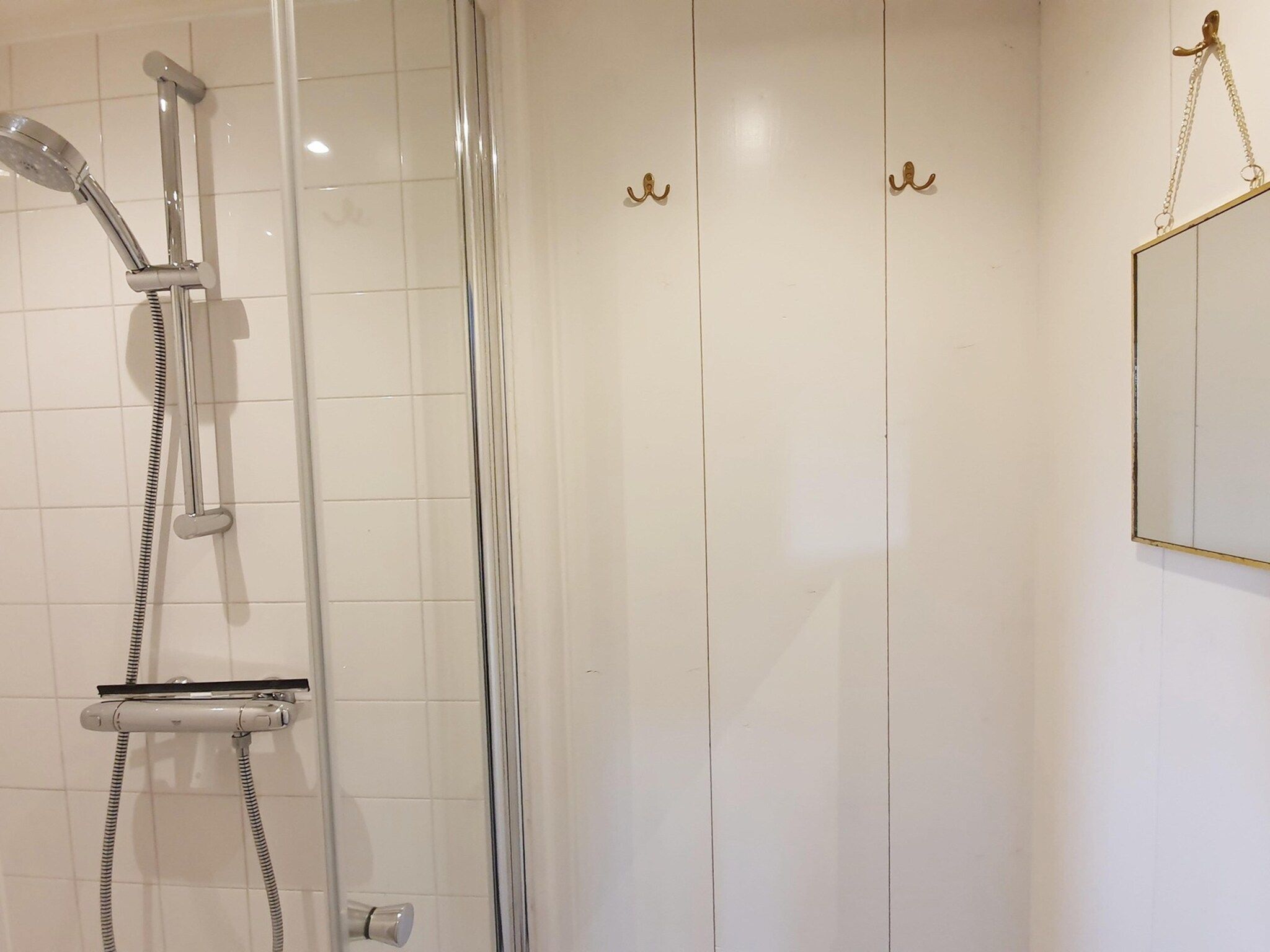 De badkamer van De Zwerver Naarden in Naarden
