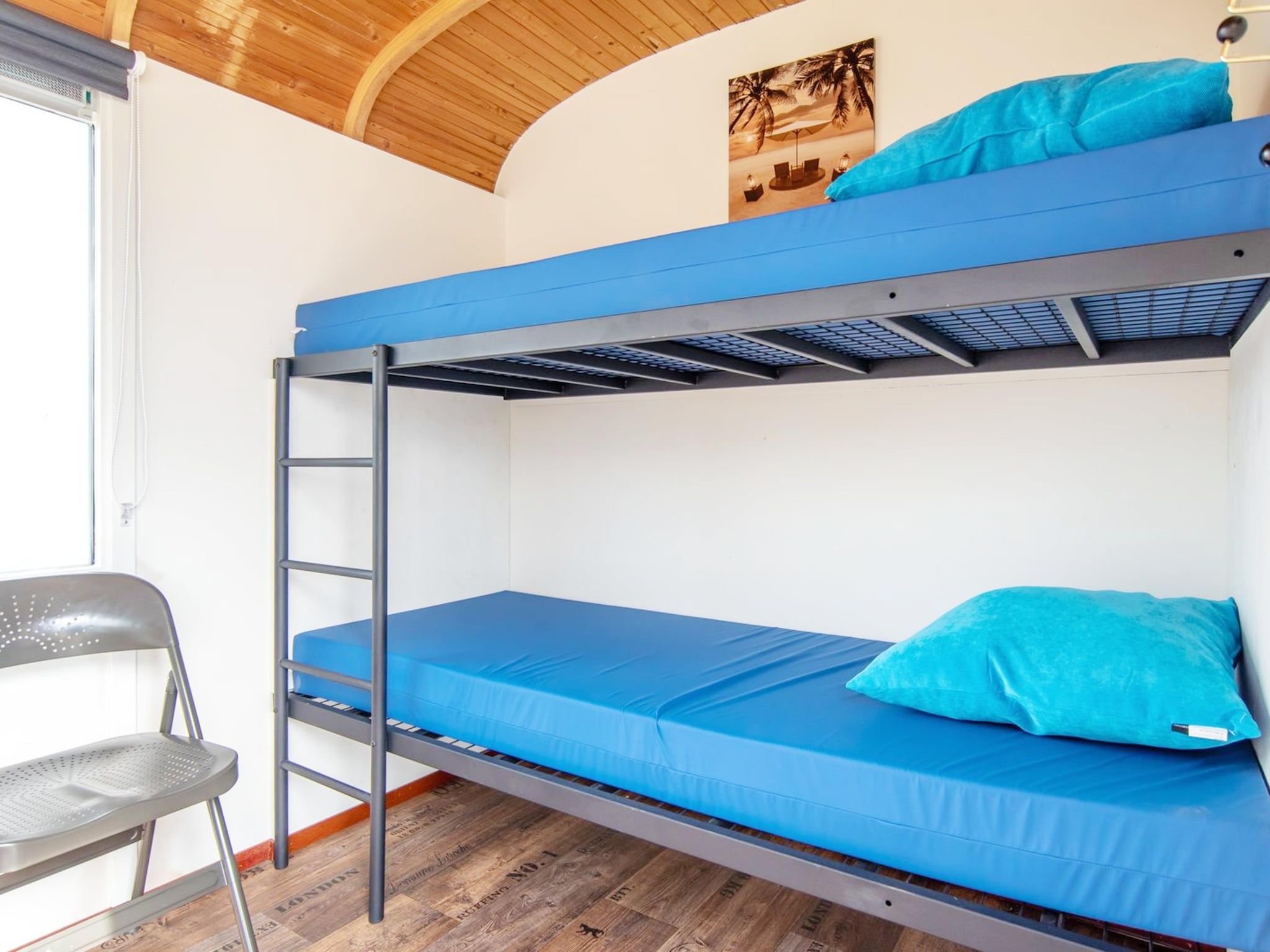 Een slaapkamer van Tiny Wagons Marina Muiderzand Almere (Nr 1-6) in Almere