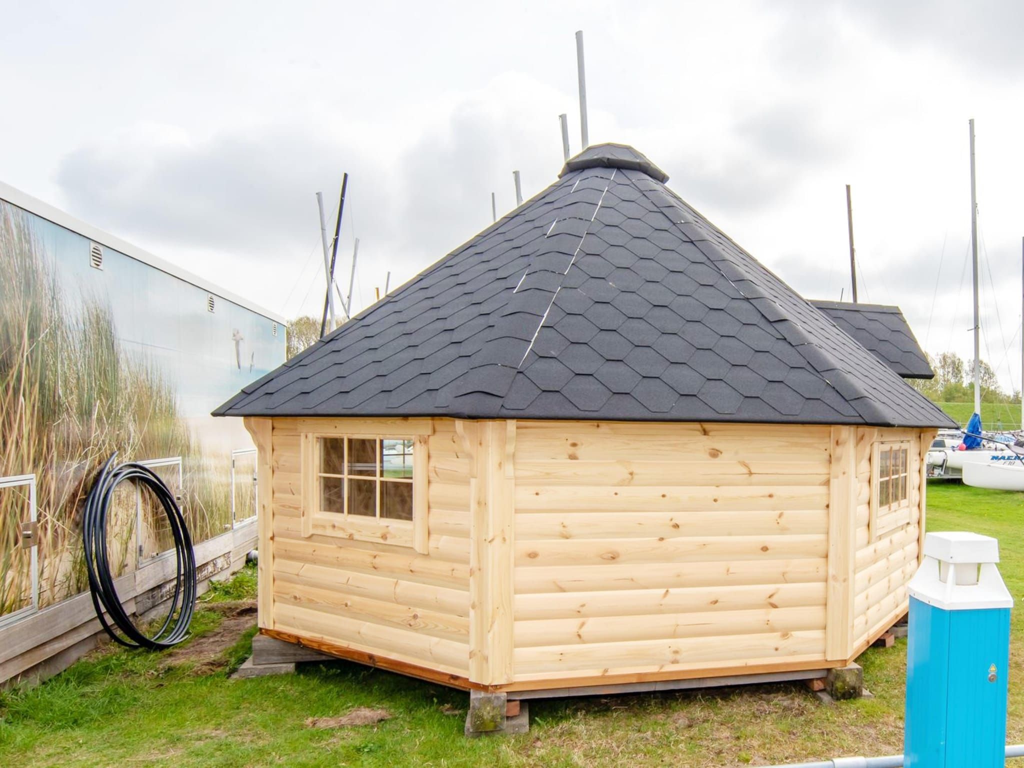 De buitenkant van Tiny Wagons Marina Muiderzand Almere (Nr 1-6) in Almere